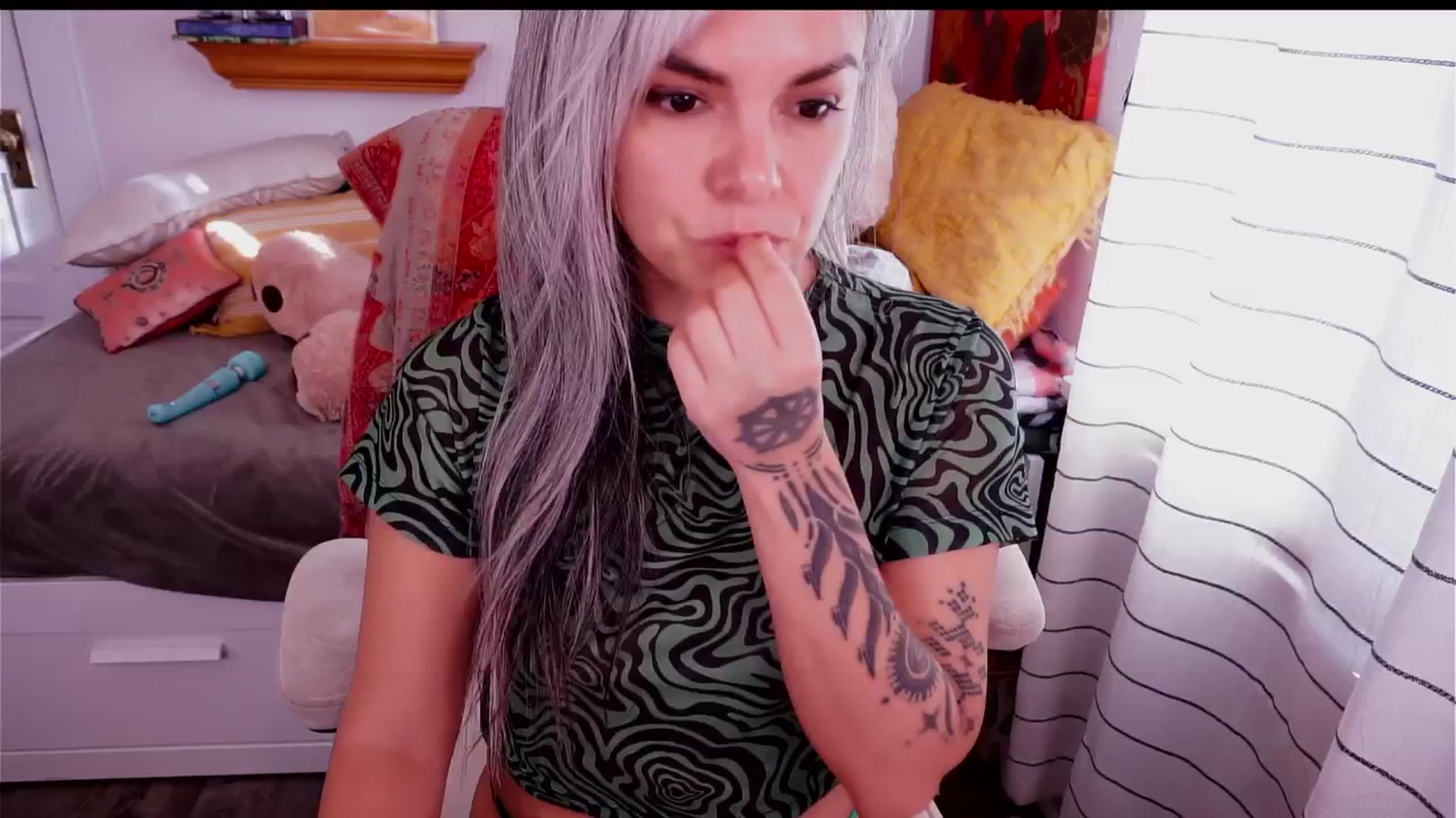 Gallery image thumbnail from AprilJames's myfreecams stream on, 11/16/2025, 20:52 image 14 of 20