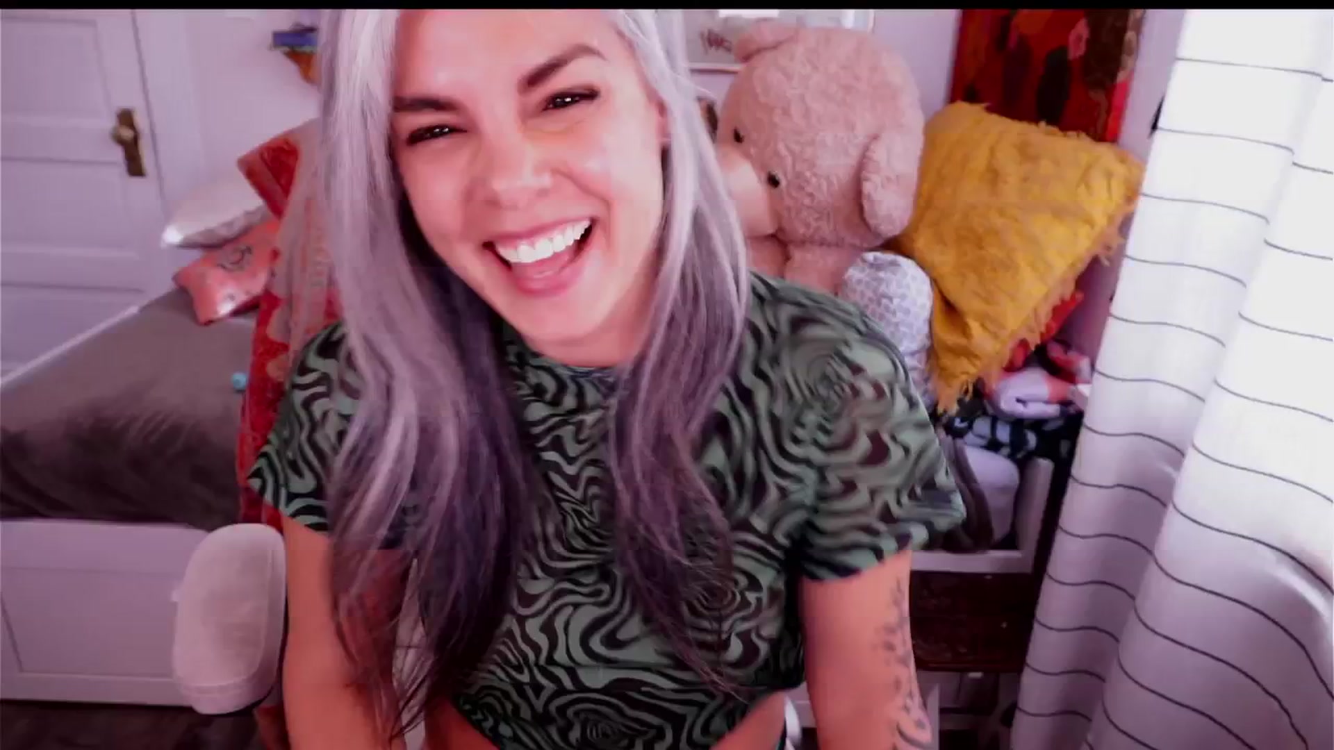 Gallery image thumbnail from AprilJames's myfreecams stream on, 11/16/2025, 20:52 image 1 of 20