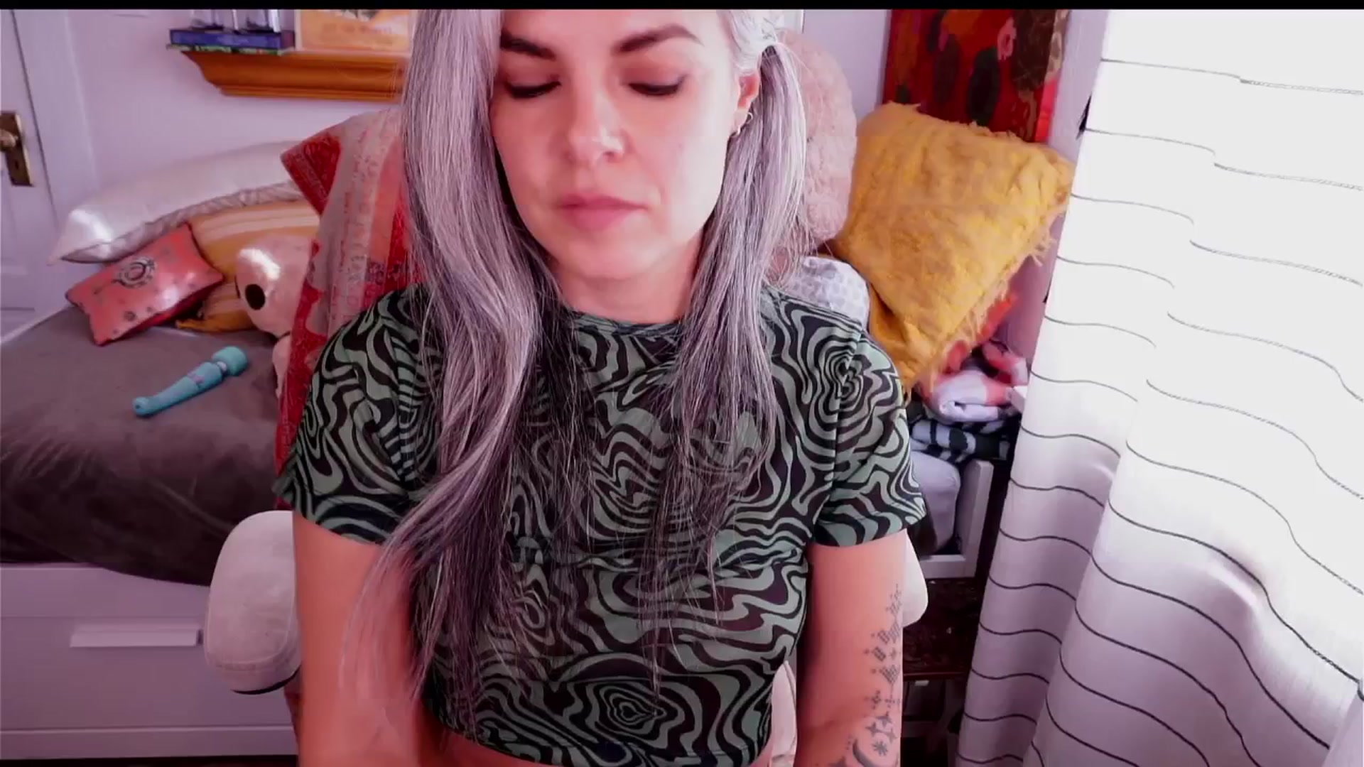 Gallery image thumbnail from AprilJames's myfreecams stream on, 11/16/2025, 20:52 image 6 of 20