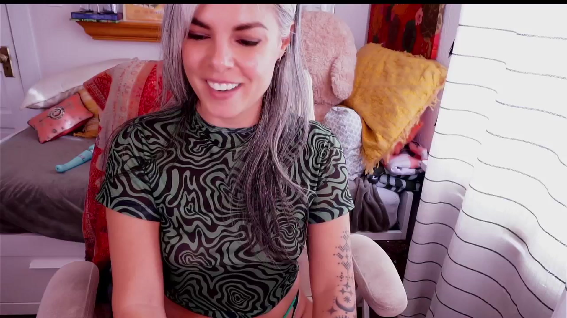 Gallery image thumbnail from AprilJames's myfreecams stream on, 11/16/2025, 20:52 image 5 of 20