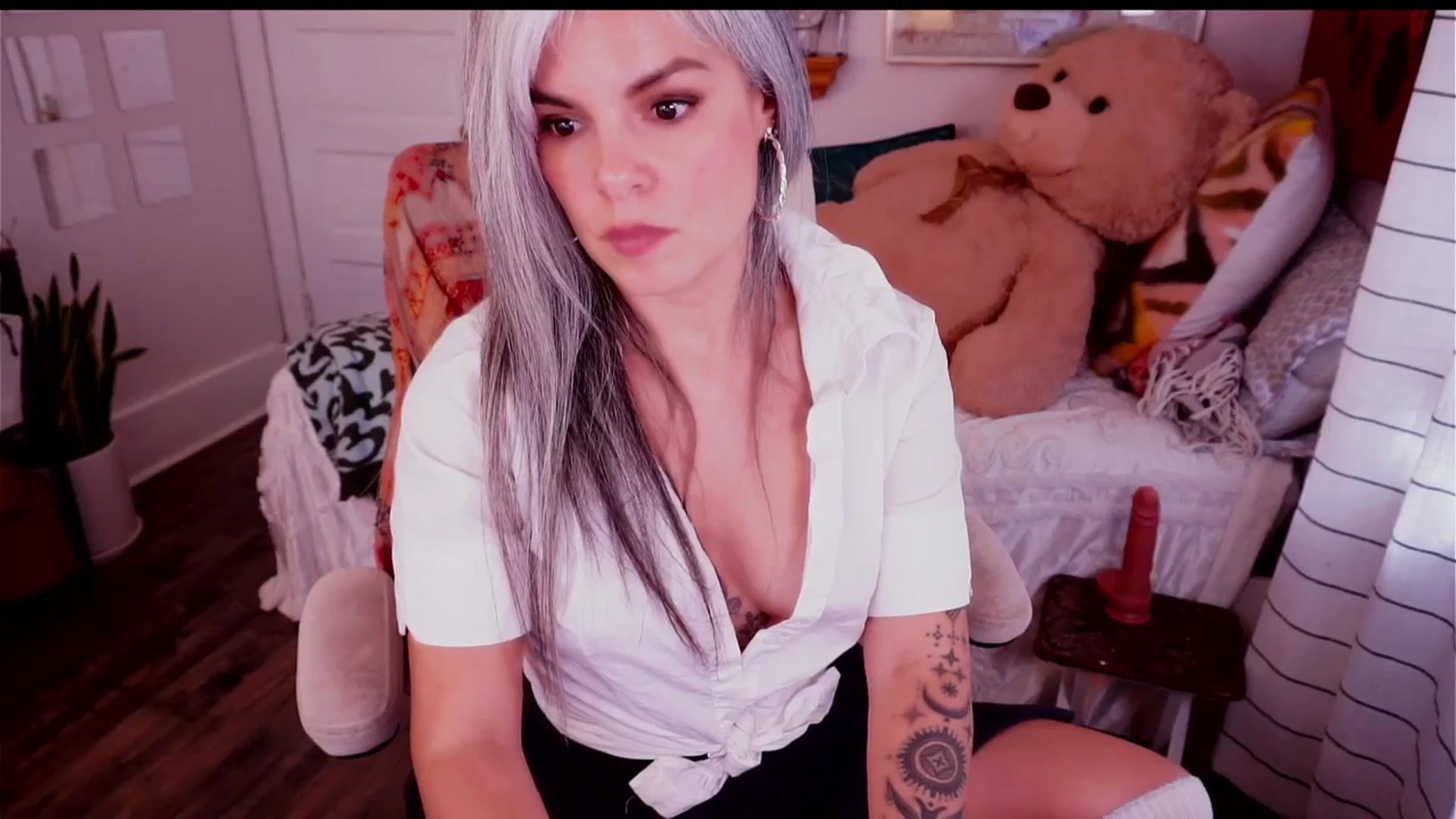 Gallery image thumbnail from AprilJames's myfreecams stream on, 11/30/2025, 22:26 image 2 of 20