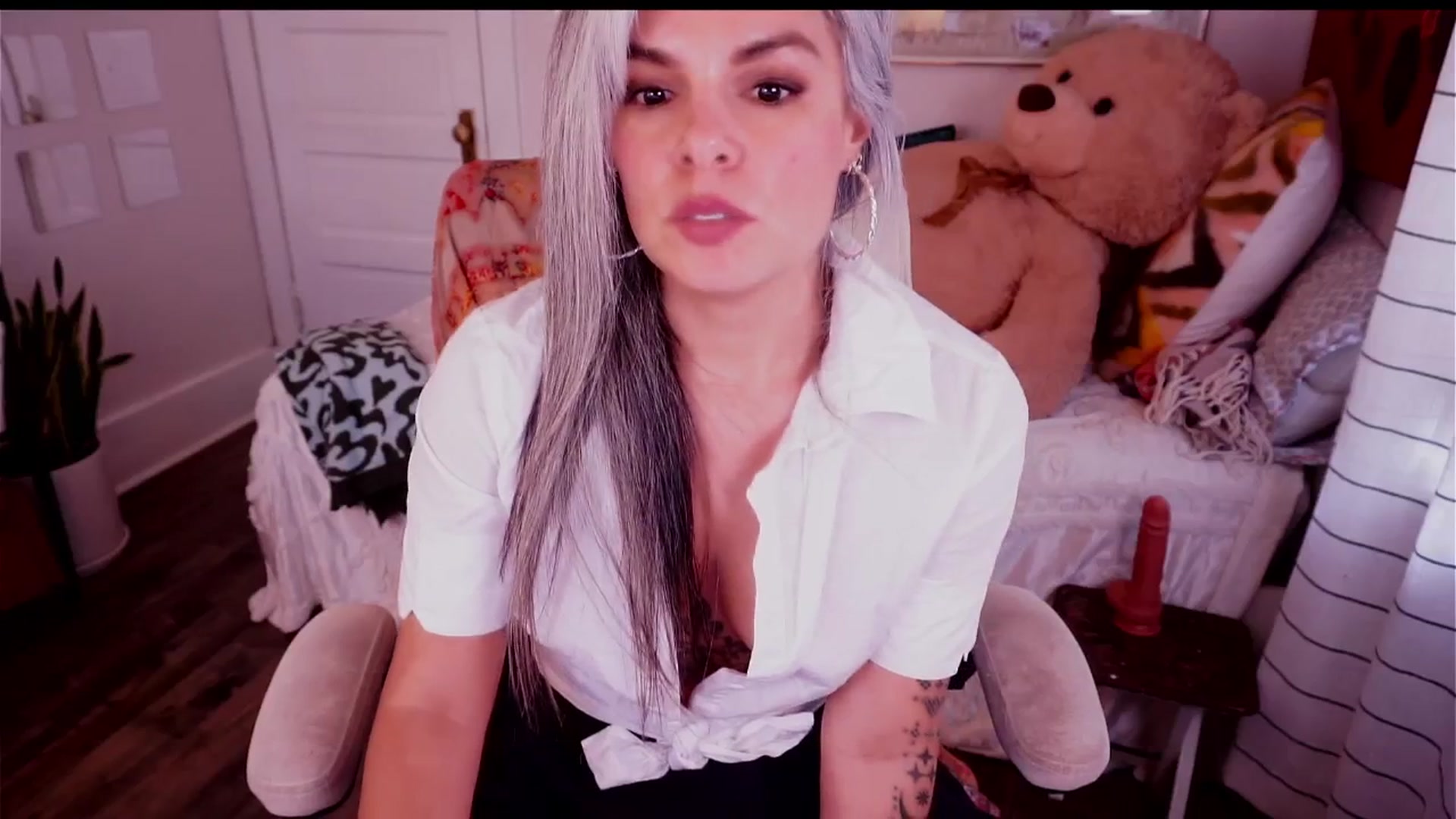 Gallery image thumbnail from AprilJames's myfreecams stream on, 11/30/2025, 22:26 image 3 of 20
