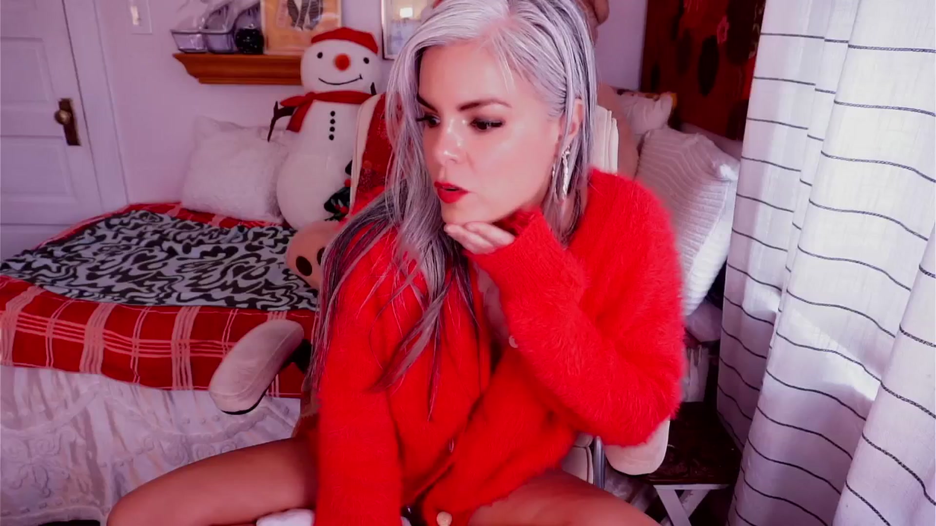 Gallery image thumbnail from AprilJames's myfreecams stream on, 12/18/2025, 23:32 image 5 of 20
