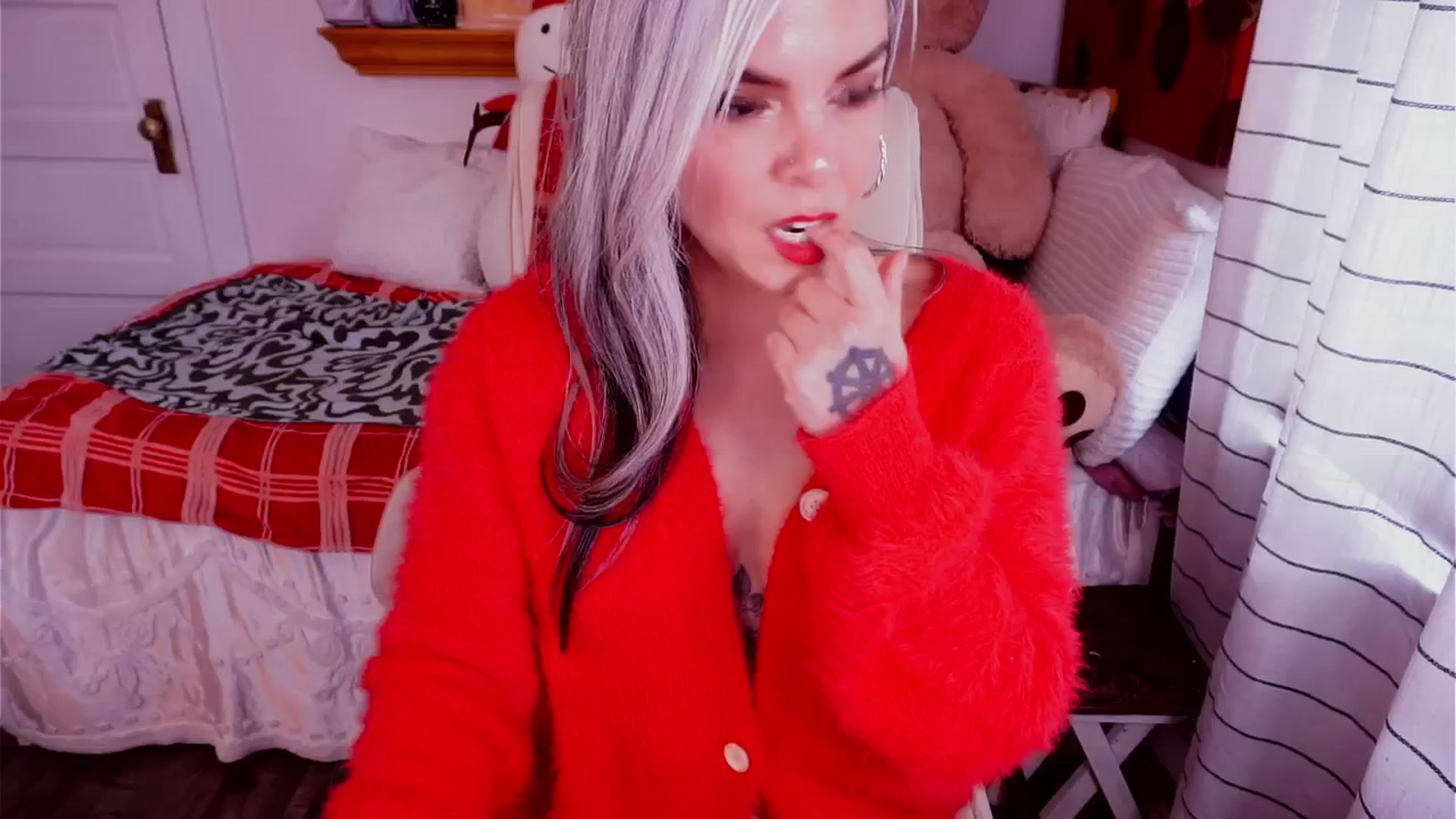 Gallery image thumbnail from AprilJames's myfreecams stream on, 12/18/2025, 23:32 image 6 of 20
