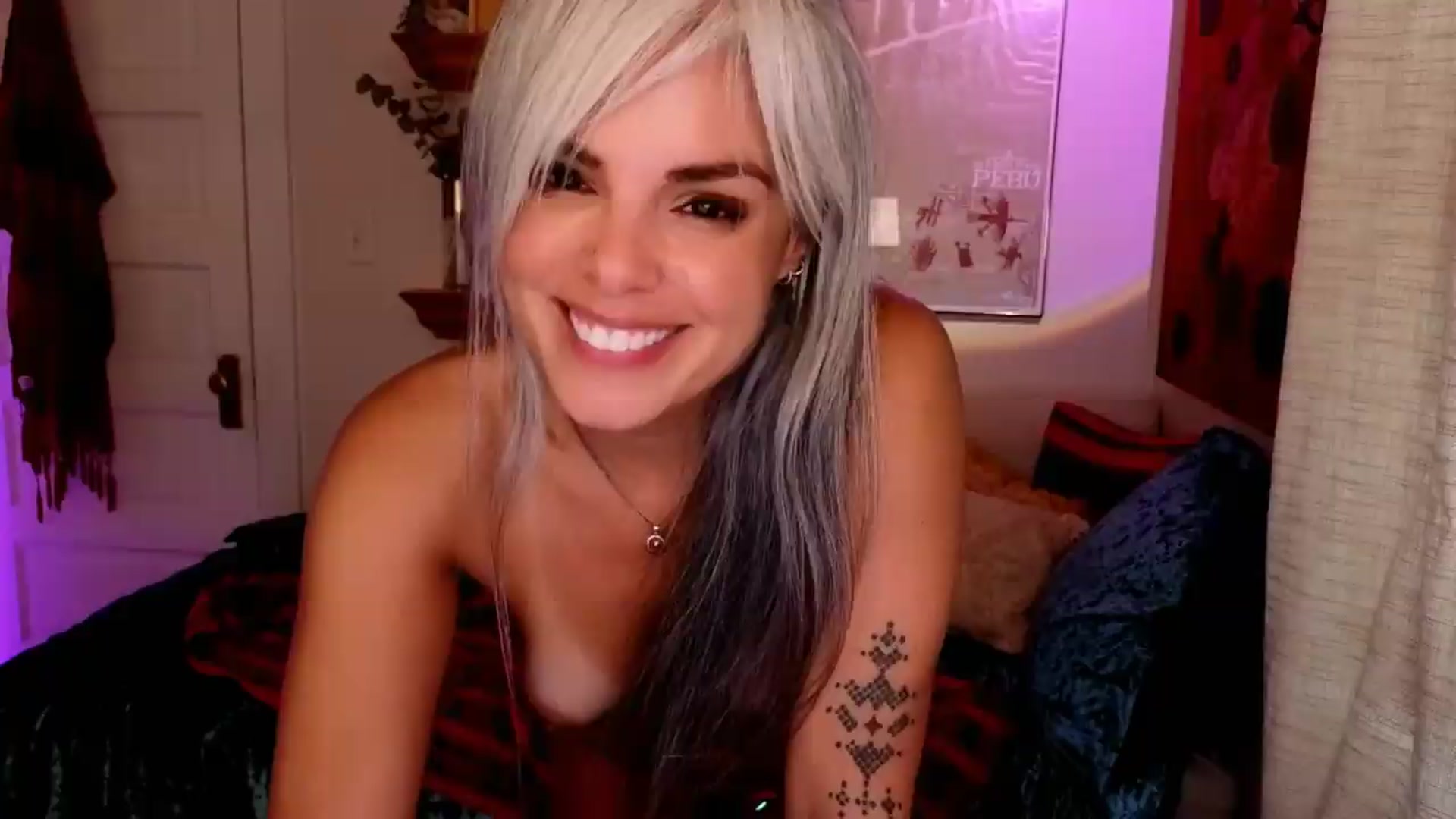 Gallery image thumbnail from AprilJames's myfreecams stream on, 06/27/2026, 02:34 image 3 of 20