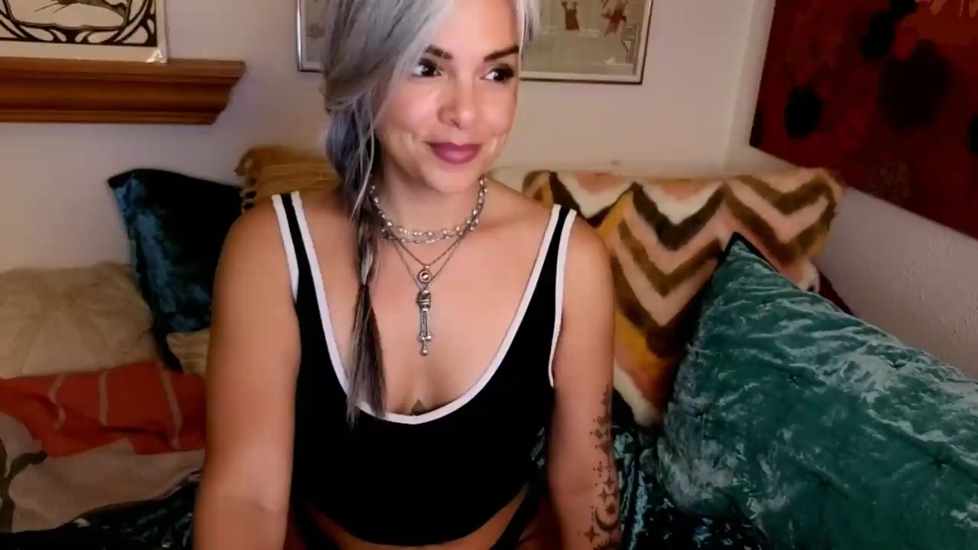 Gallery image thumbnail from AprilJames's myfreecams stream on, 08/01/2026, 05:01 image 3 of 20