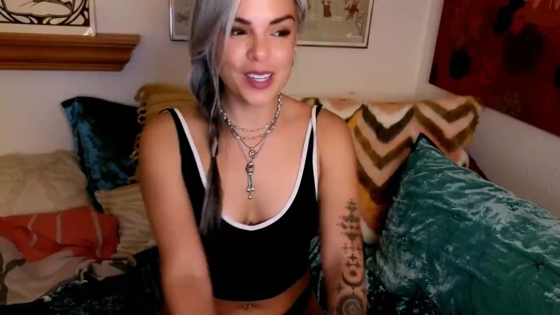 Gallery image thumbnail from AprilJames's myfreecams stream on, 08/01/2026, 05:01 image 4 of 20