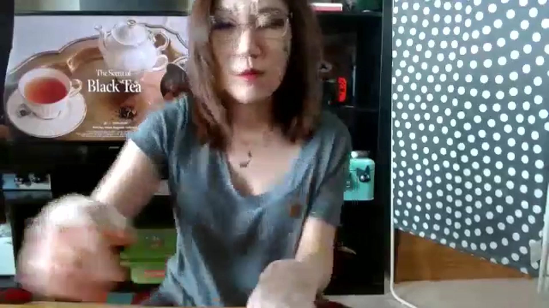 Gallery image thumbnail from AprilMei's myfreecams stream on, 06/13/2024, 17:17 image 2 of 20