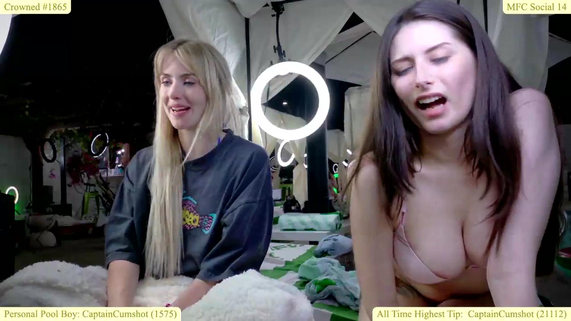 Gallery image thumbnail from AprilStFranco's myfreecams stream on, 05/20/2026, 05:03 image 15 of 20