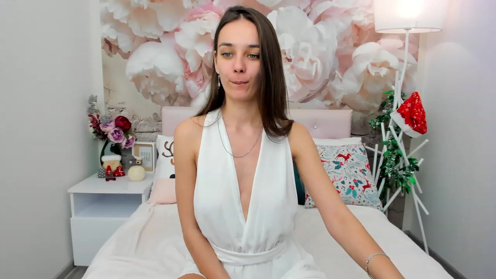 Gallery image thumbnail from AprilWong's myfreecams stream on, 01/08/2023, 16:36 image 8 of 20