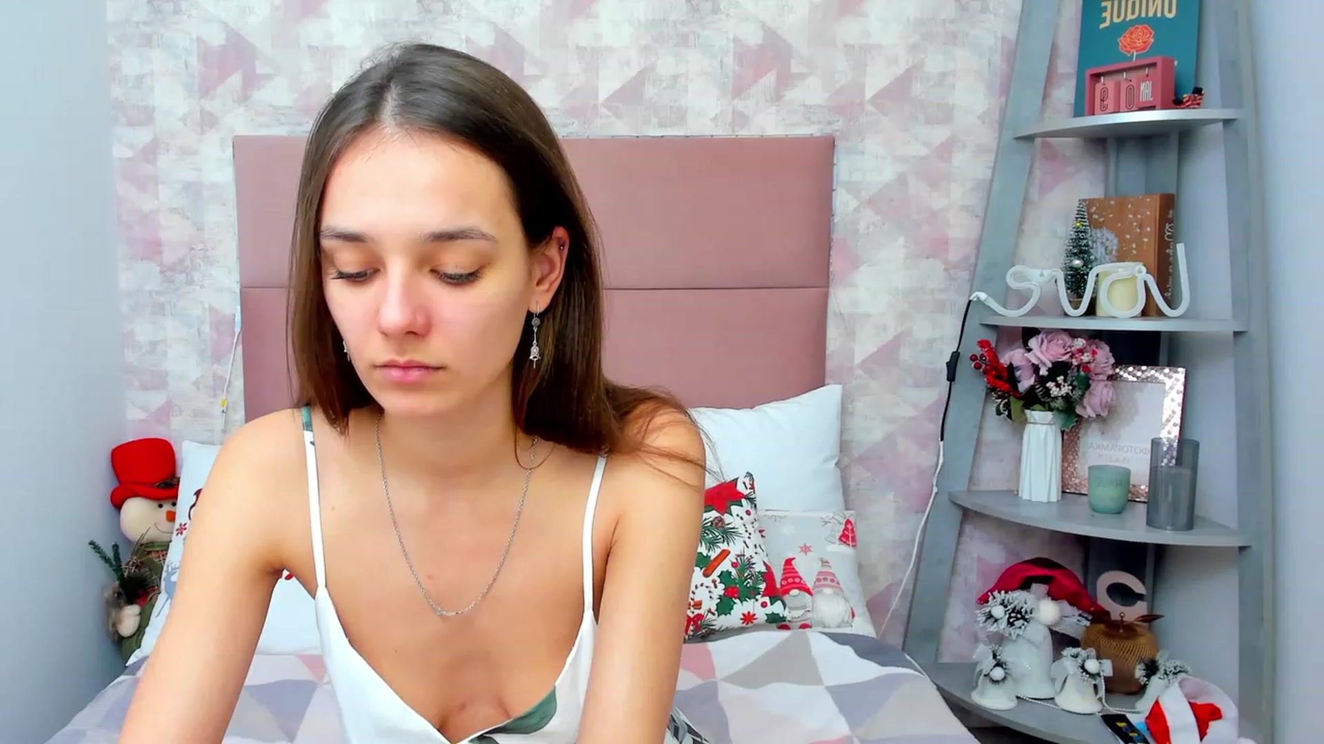 Gallery image thumbnail from AprilWong's myfreecams stream on, 01/10/2023, 14:40 image 7 of 20