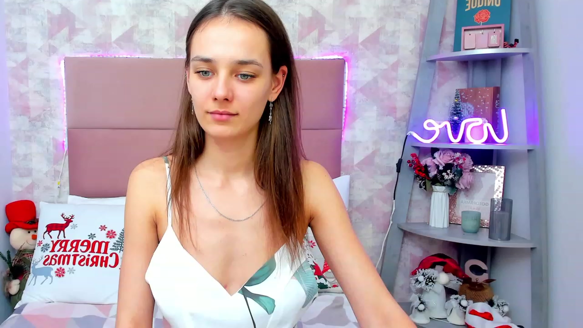 Gallery image thumbnail from AprilWong's myfreecams stream on, 01/10/2023, 18:13 image 3 of 20