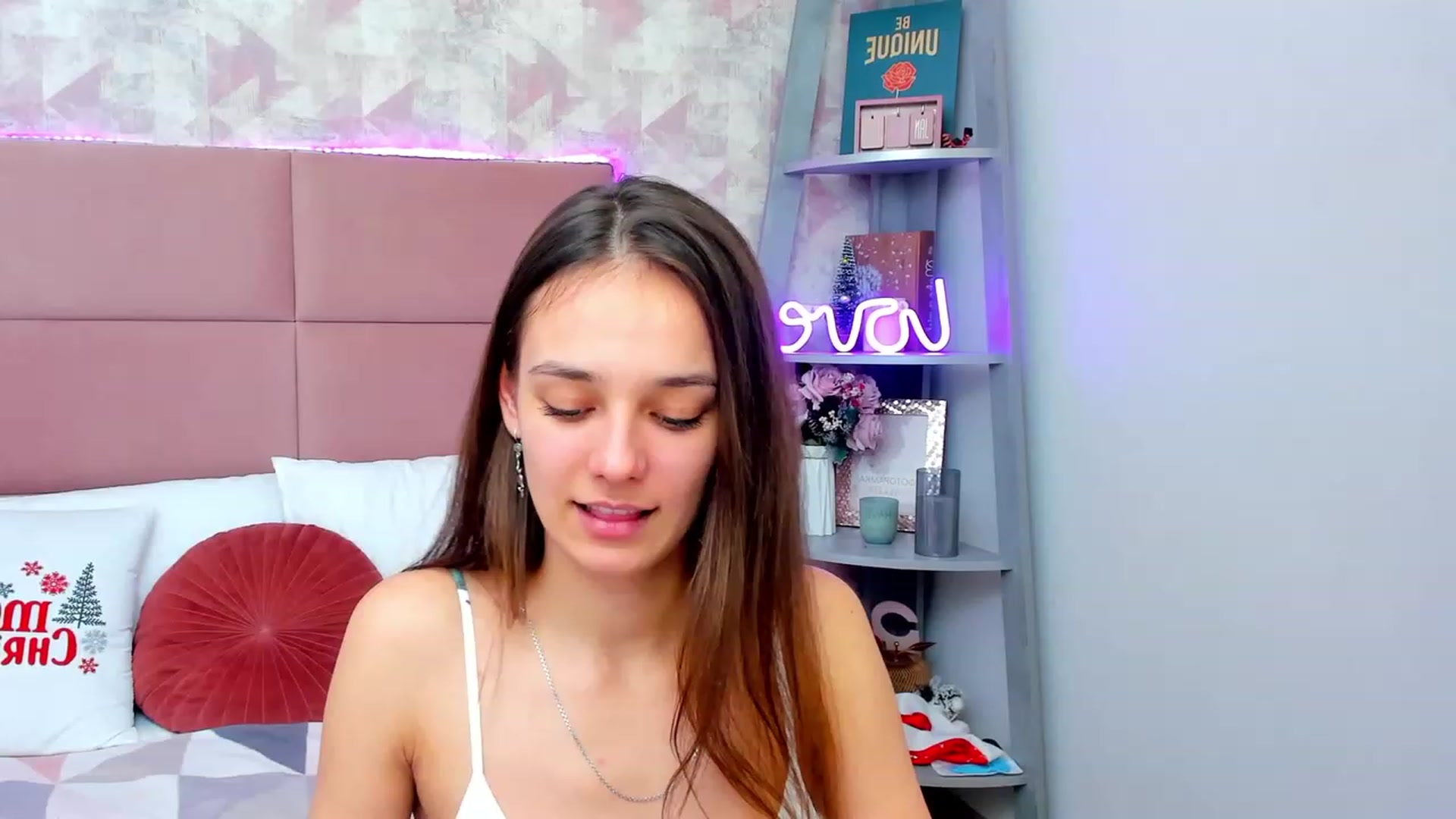 Gallery image thumbnail from AprilWong's myfreecams stream on, 01/10/2023, 18:13 image 17 of 20