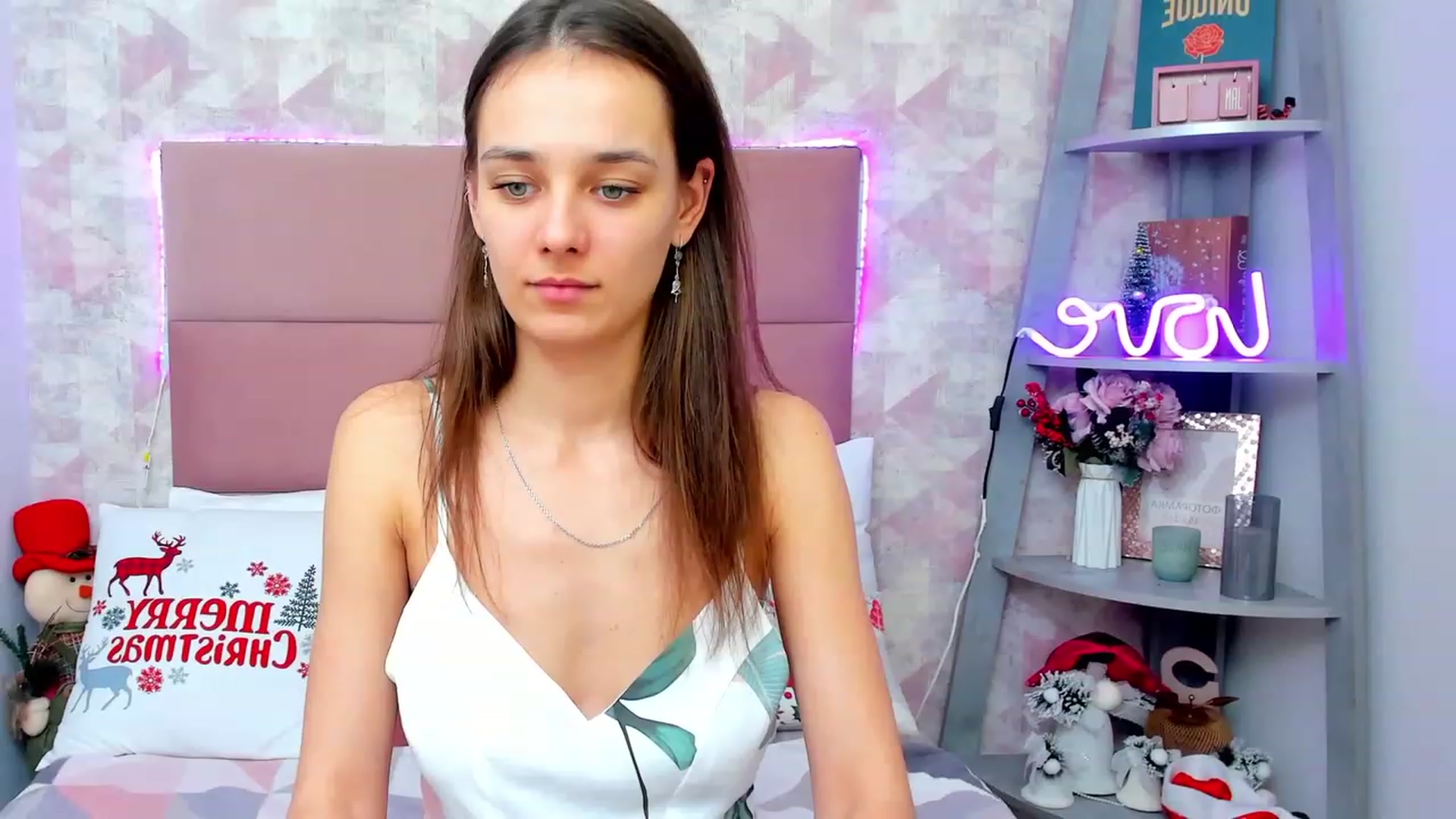 Gallery image thumbnail from AprilWong's myfreecams stream on, 01/10/2023, 18:13 image 4 of 20