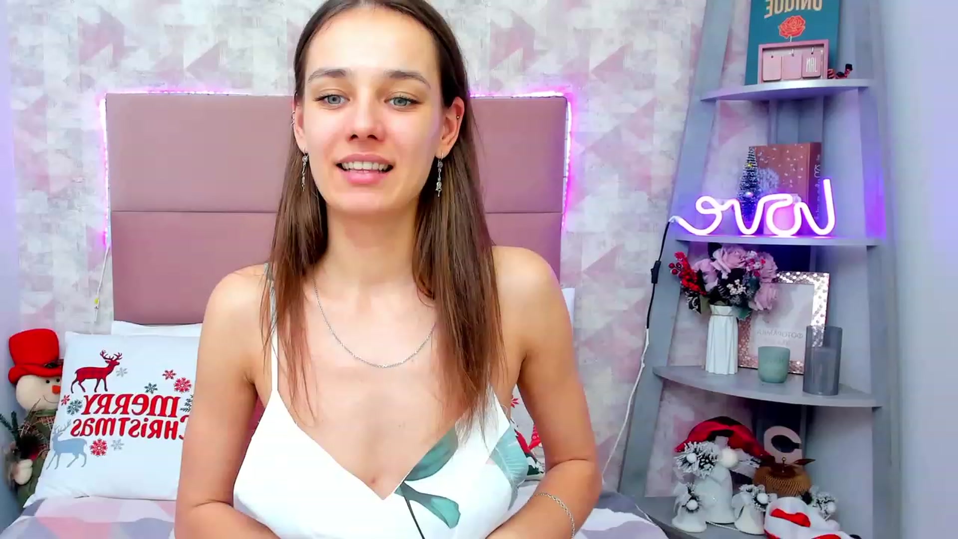 Gallery image thumbnail from AprilWong's myfreecams stream on, 01/10/2023, 18:13 image 1 of 20