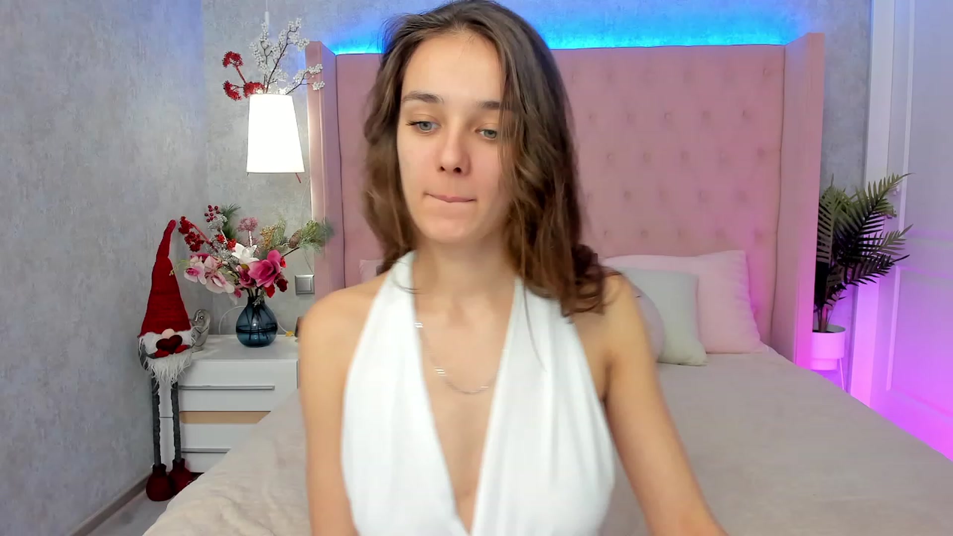 Gallery image thumbnail from AprilWong's myfreecams stream on, 01/15/2023, 16:21 image 19 of 20