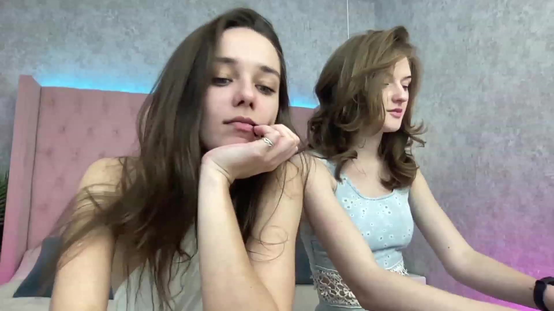 Gallery image thumbnail from AprilWong's myfreecams stream on, 01/21/2023, 15:37 image 14 of 20