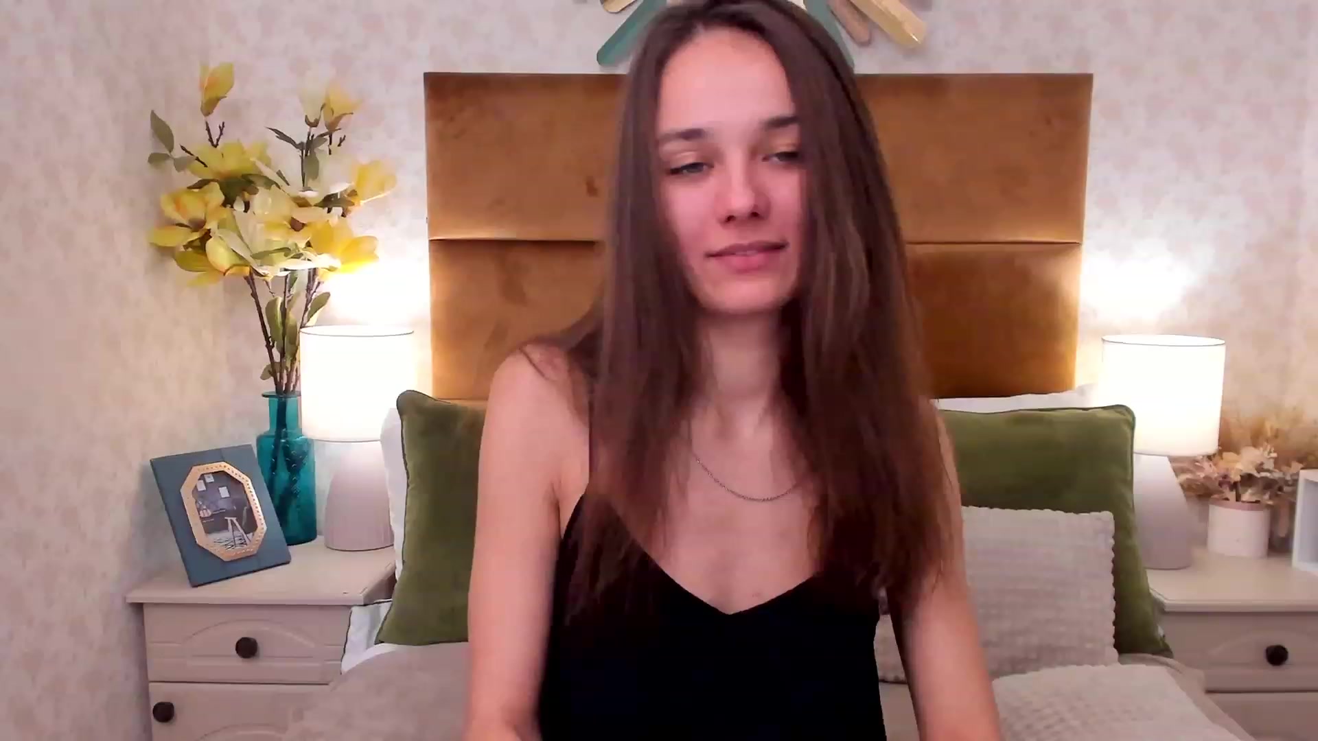 Gallery image thumbnail from AprilWong's myfreecams stream on, 01/22/2023, 19:03 image 16 of 20