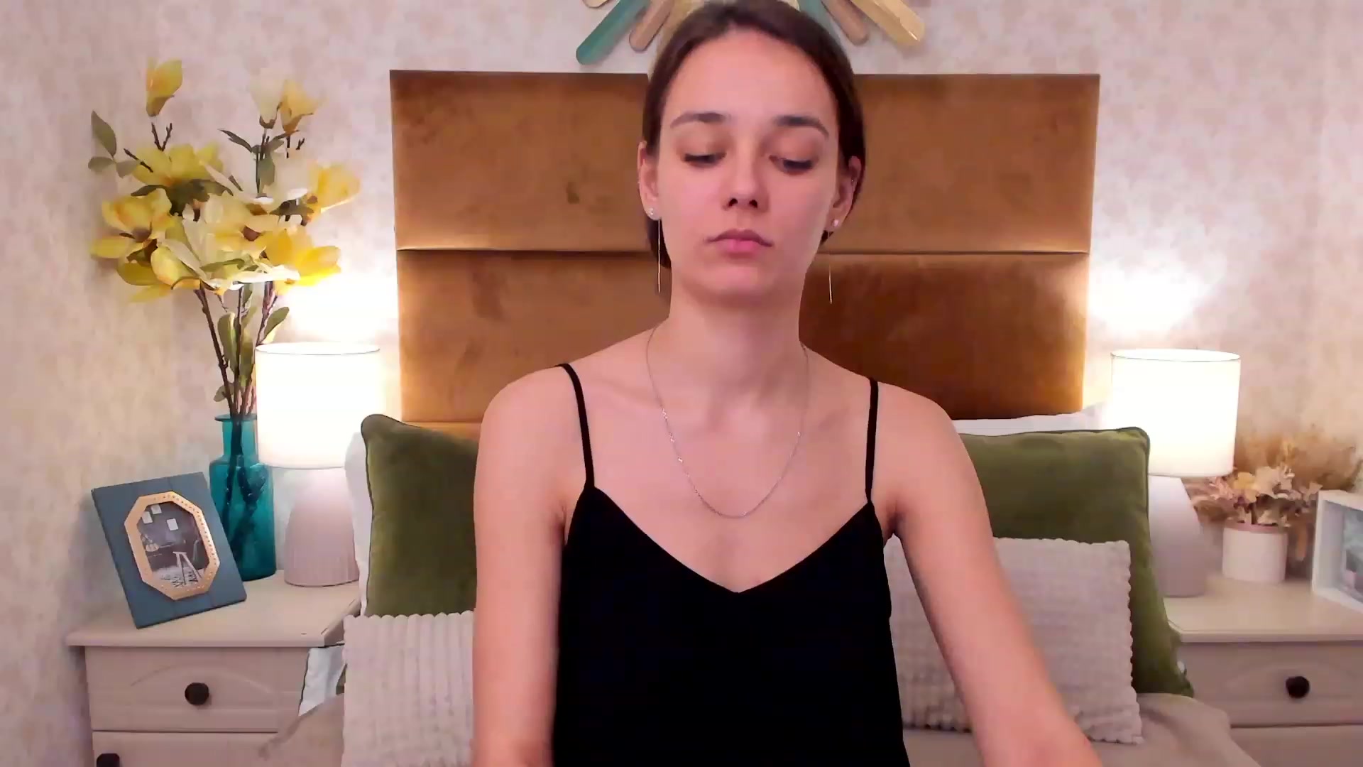 Gallery image thumbnail from AprilWong's myfreecams stream on, 01/22/2023, 19:29 image 5 of 20