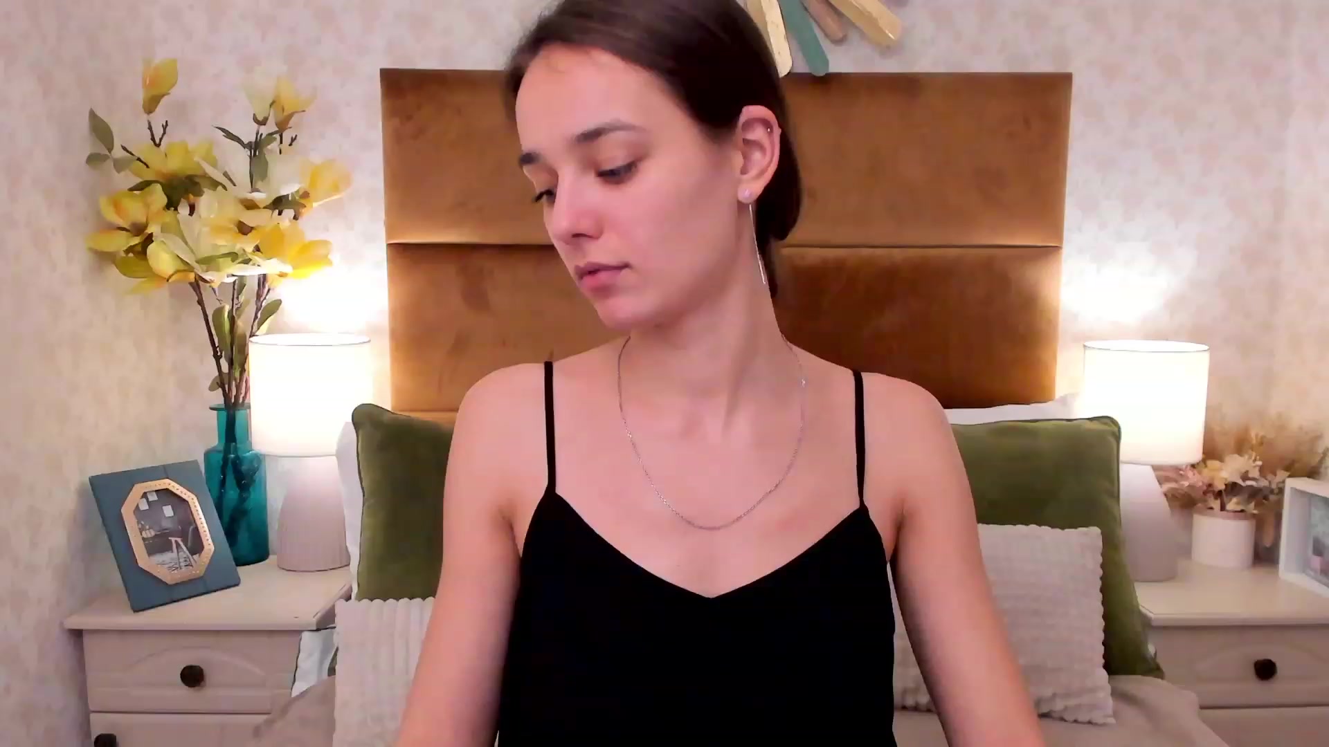Gallery image thumbnail from AprilWong's myfreecams stream on, 01/22/2023, 19:29 image 9 of 20