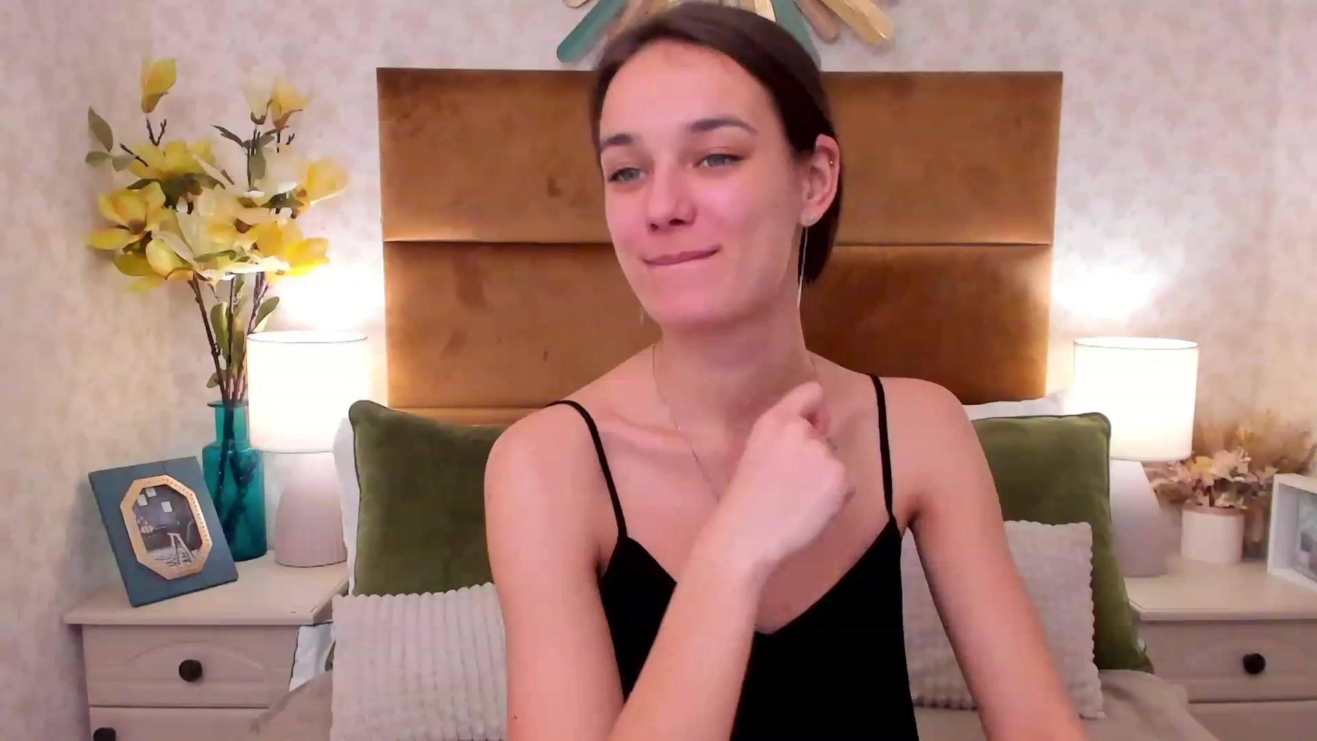 Gallery image thumbnail from AprilWong's myfreecams stream on, 01/22/2023, 19:29 image 14 of 20