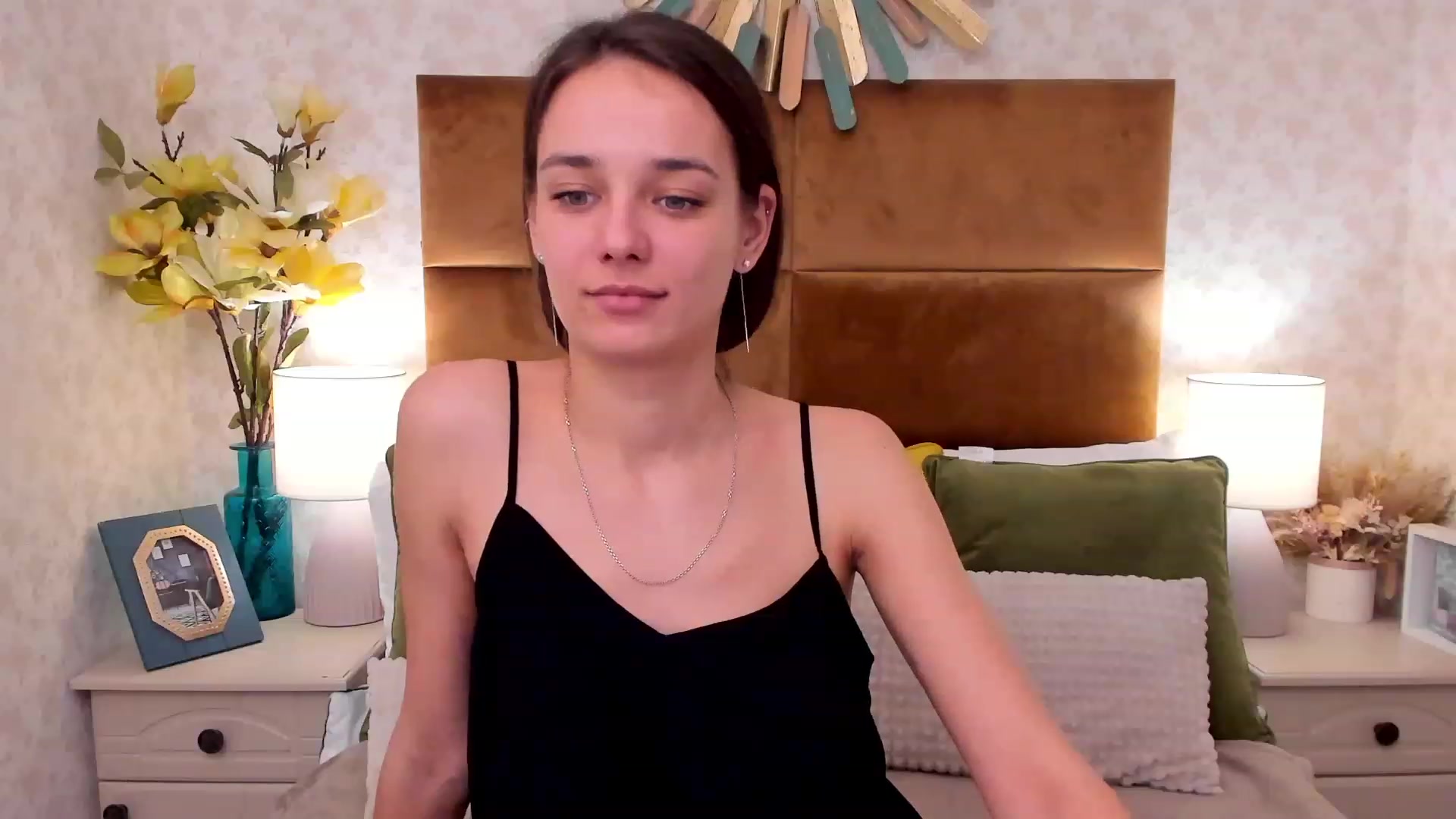 Gallery image thumbnail from AprilWong's myfreecams stream on, 01/22/2023, 19:29 image 16 of 20
