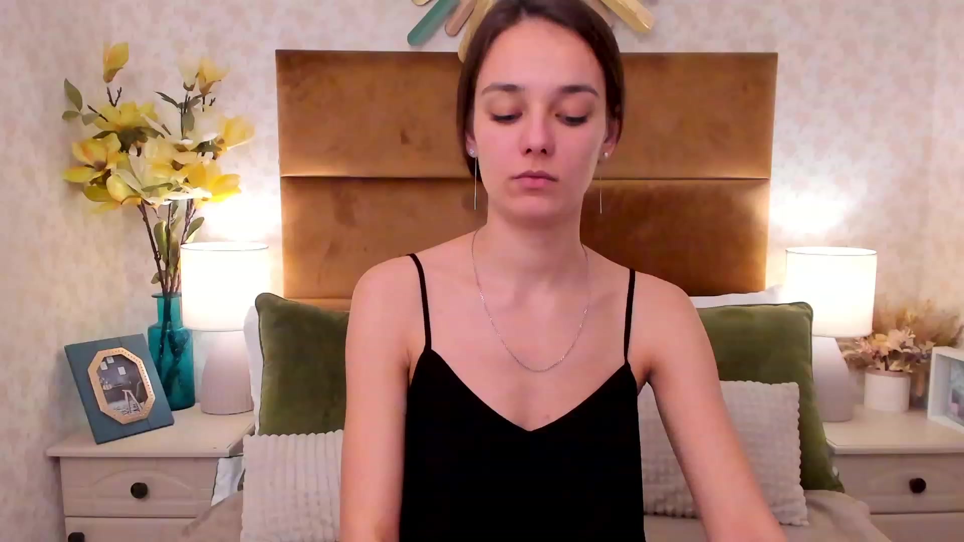 Gallery image thumbnail from AprilWong's myfreecams stream on, 01/22/2023, 19:29 image 3 of 20