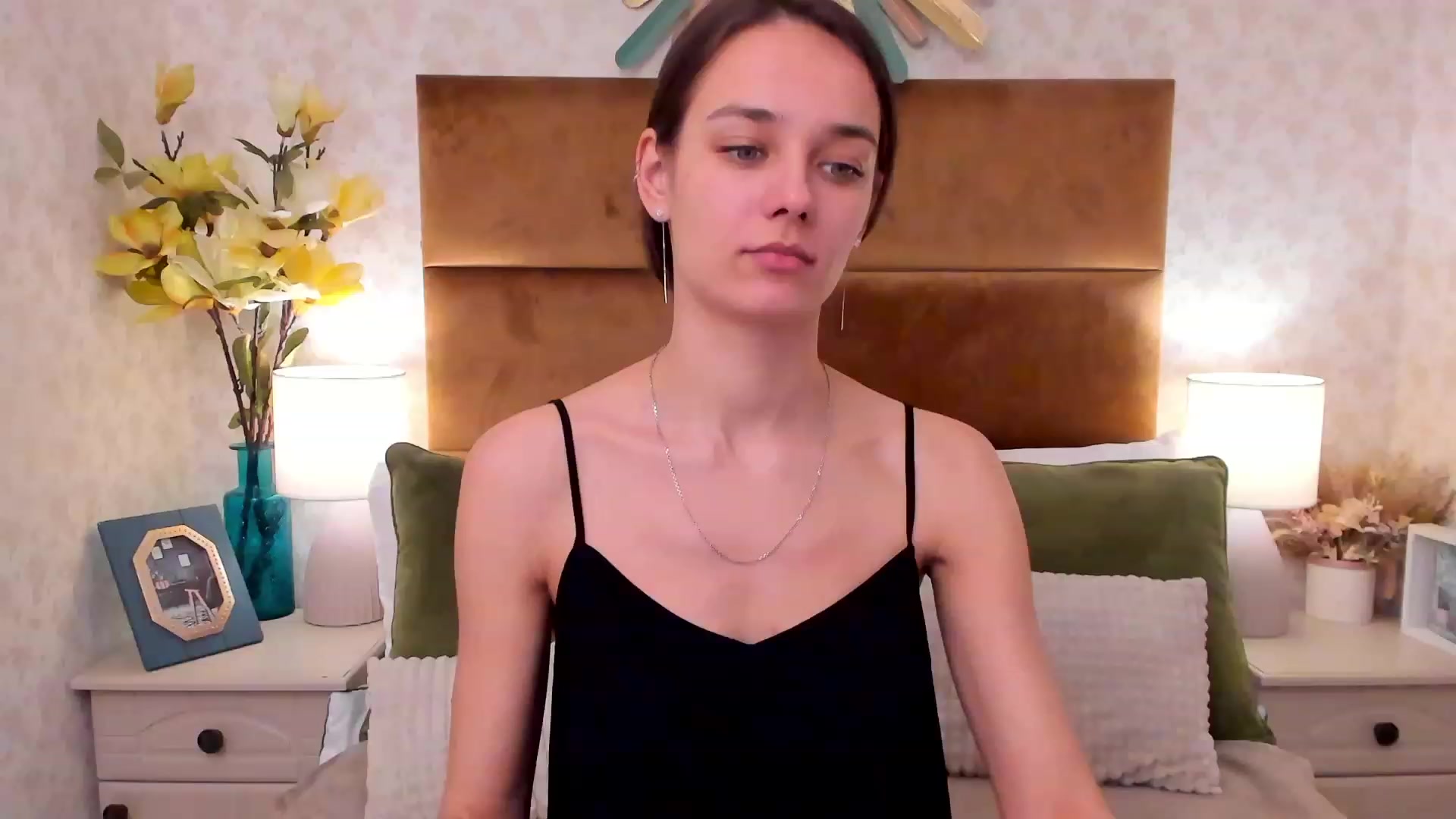 Gallery image thumbnail from AprilWong's myfreecams stream on, 01/22/2023, 19:29 image 7 of 20