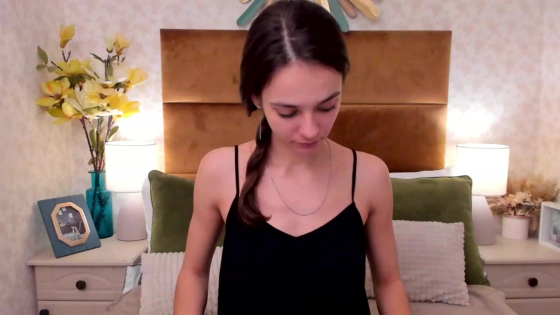 Gallery image thumbnail from AprilWong's myfreecams stream on, 01/22/2023, 19:29 image 2 of 20