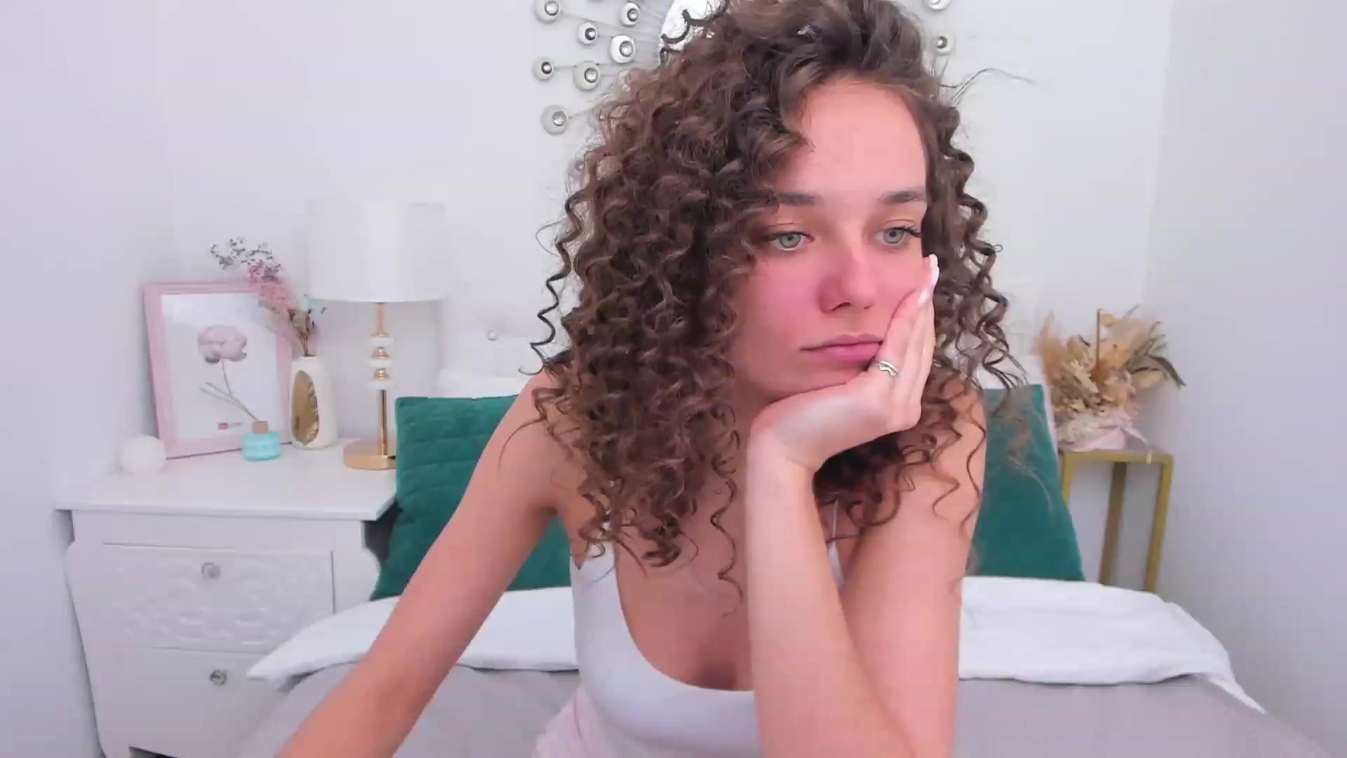 Gallery image thumbnail from AprilWong's myfreecams stream on, 01/25/2023, 19:31 image 17 of 20