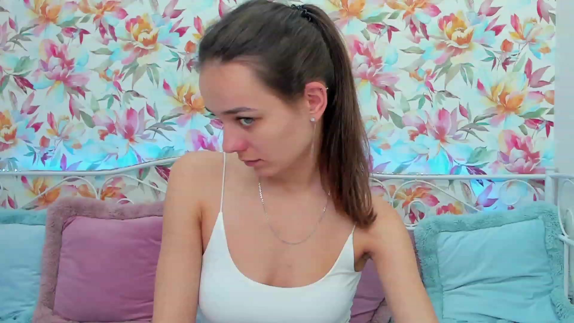 Gallery image thumbnail from AprilWong's myfreecams stream on, 01/27/2023, 14:16 image 8 of 20