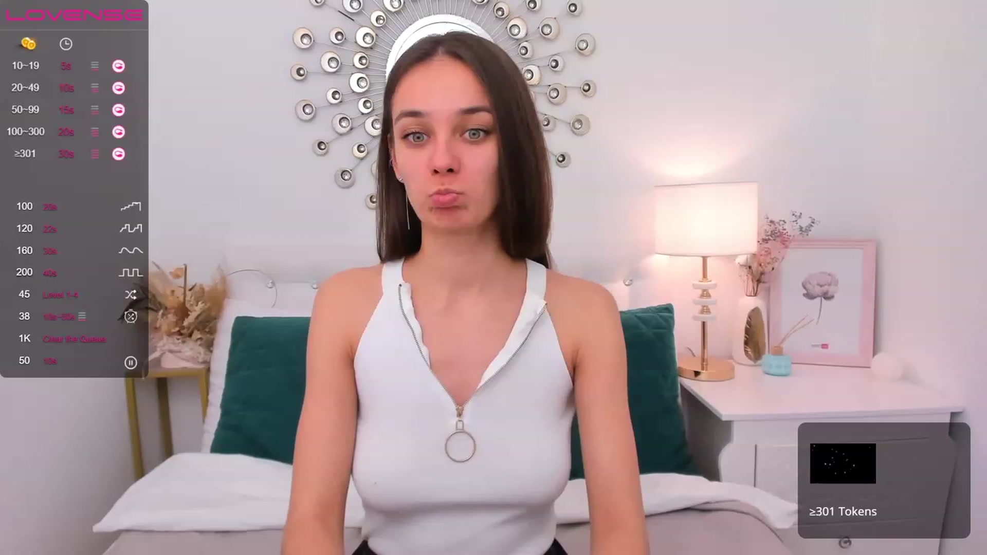 Gallery image thumbnail from AprilWong's myfreecams stream on, 01/28/2023, 18:37 image 12 of 20