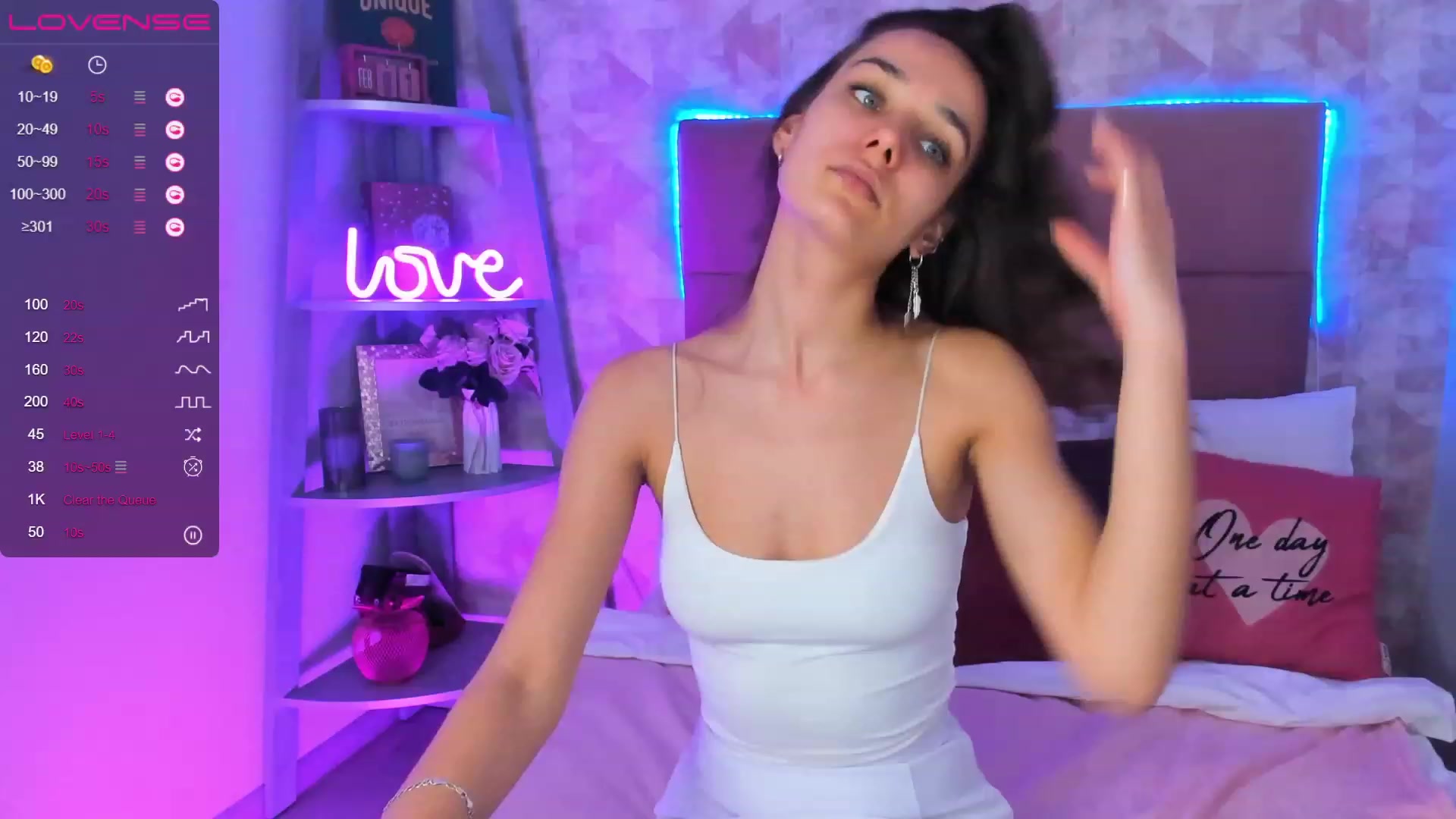 Gallery image thumbnail from AprilWong's myfreecams stream on, 02/01/2023, 15:08 image 3 of 20