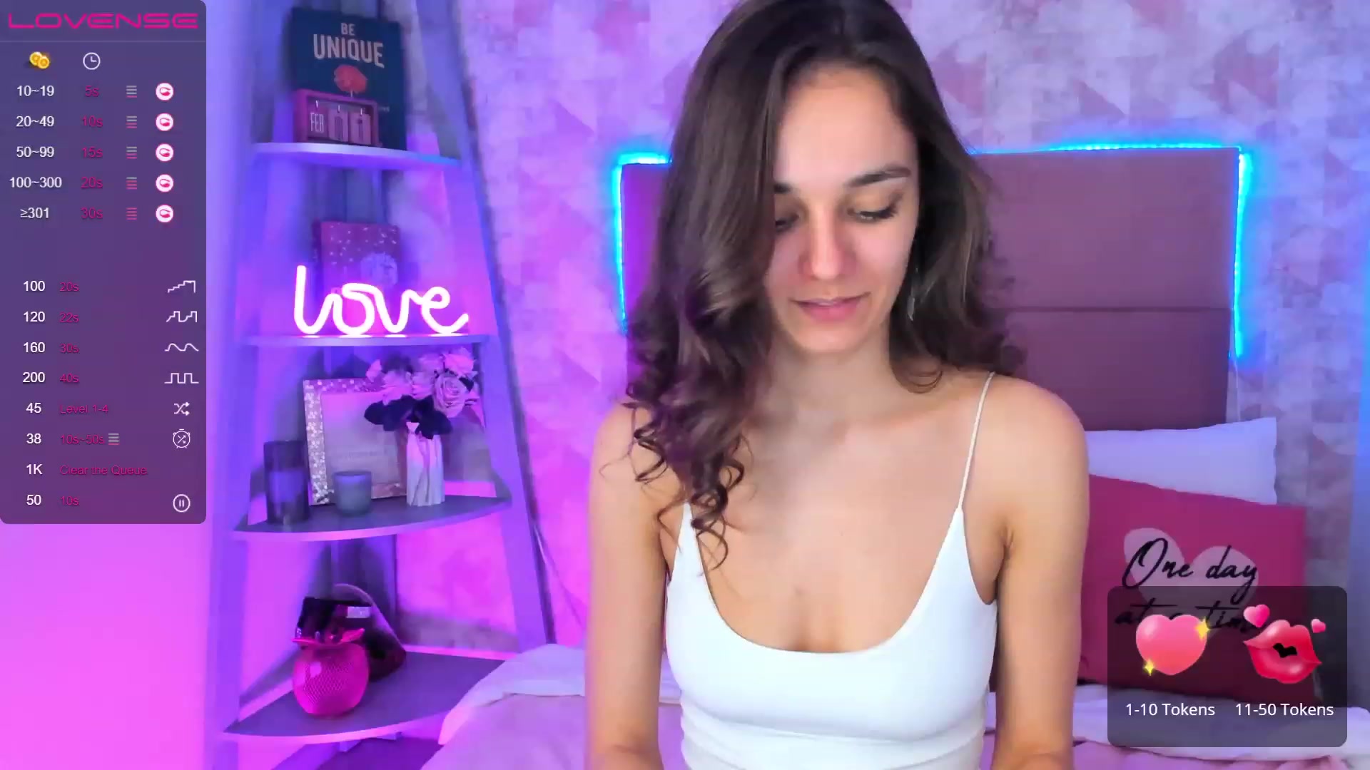 Gallery image thumbnail from AprilWong's myfreecams stream on, 02/01/2023, 17:34 image 15 of 20