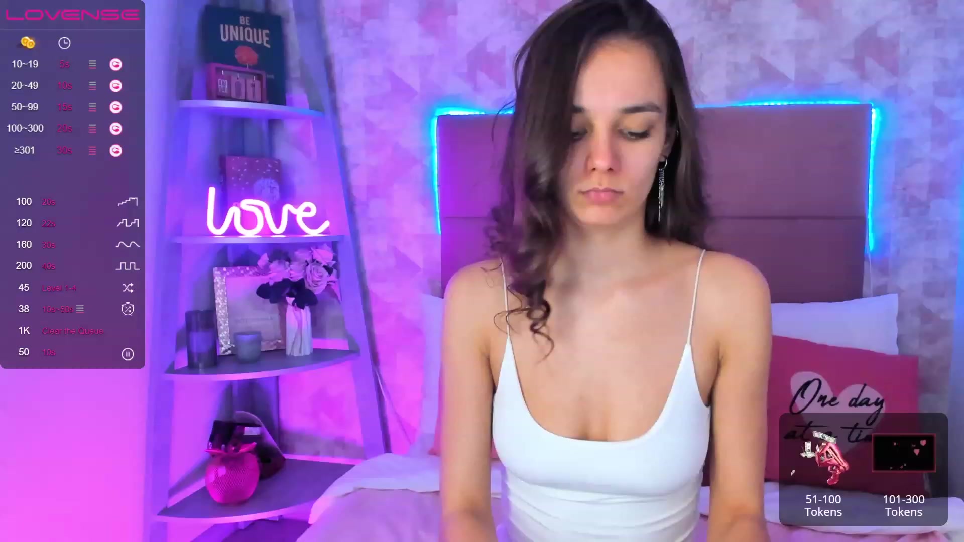 Gallery image thumbnail from AprilWong's myfreecams stream on, 02/01/2023, 17:34 image 13 of 20