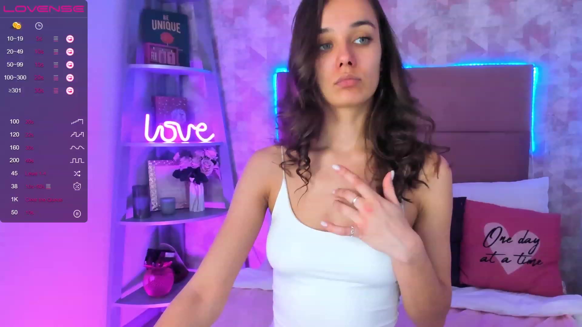 Gallery image thumbnail from AprilWong's myfreecams stream on, 02/01/2023, 17:34 image 7 of 20