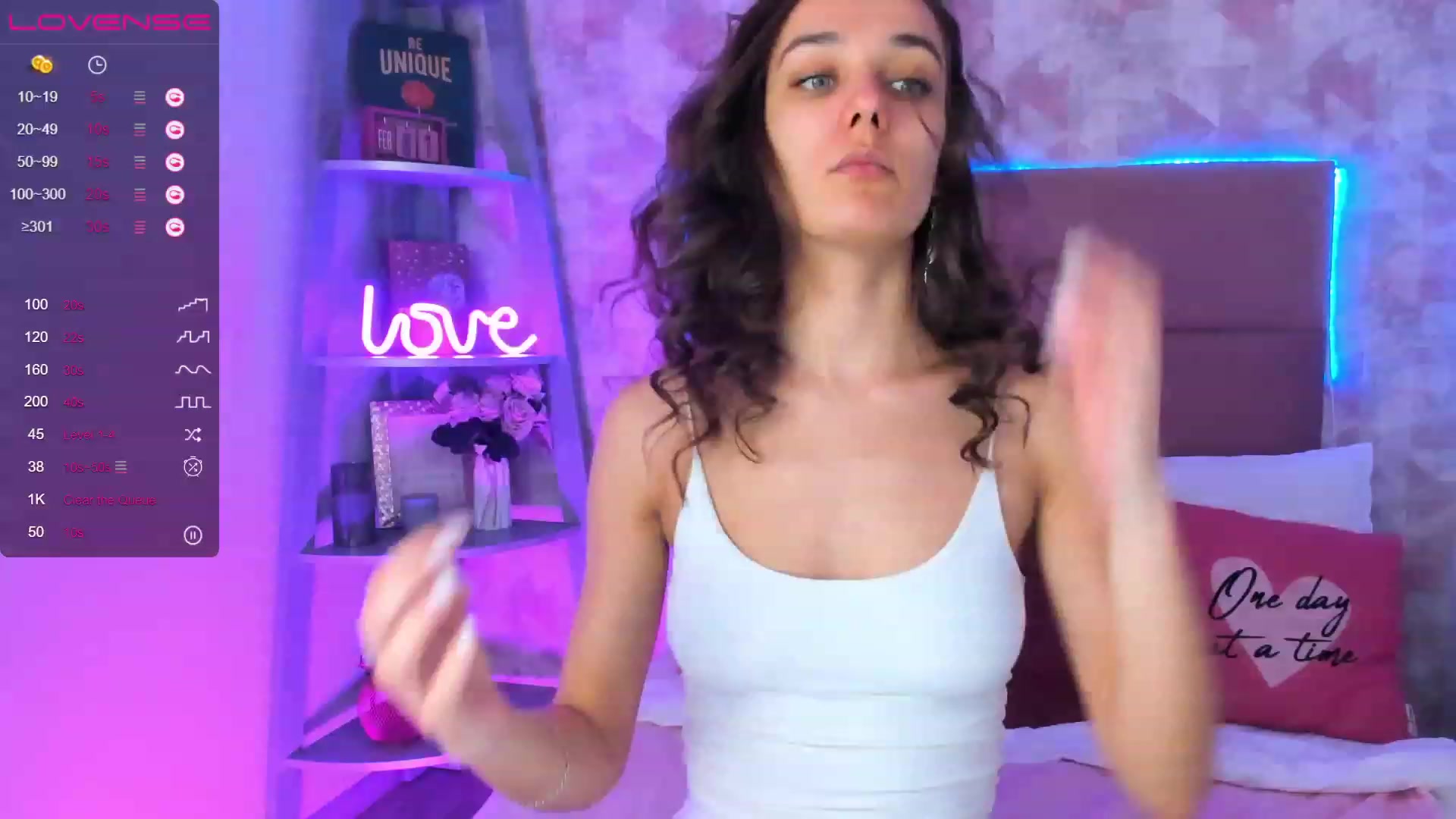 Gallery image thumbnail from AprilWong's myfreecams stream on, 02/01/2023, 17:34 image 5 of 20