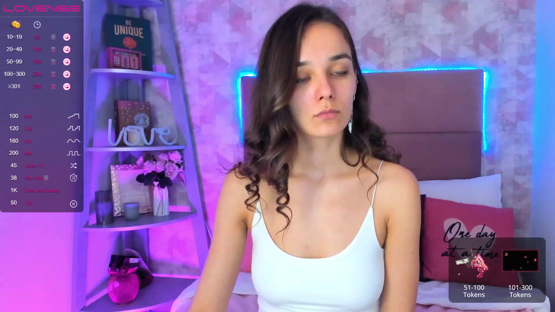 Gallery image thumbnail from AprilWong's myfreecams stream on, 02/01/2023, 19:27 image 8 of 20