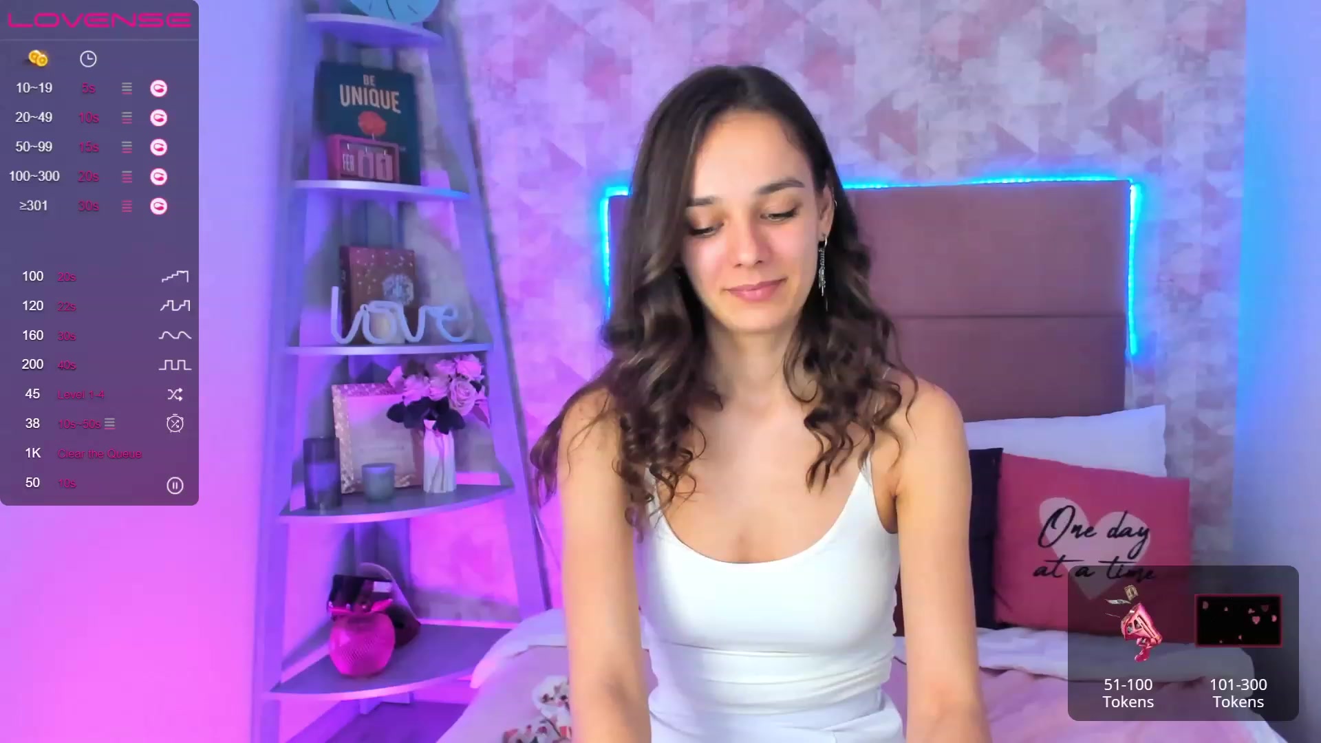 Gallery image thumbnail from AprilWong's myfreecams stream on, 02/01/2023, 19:27 image 13 of 20