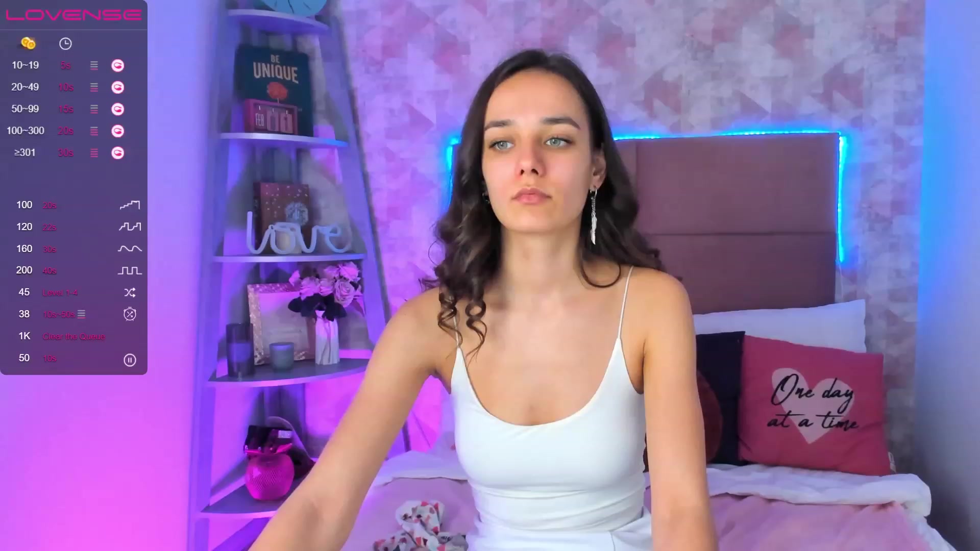 Gallery image thumbnail from AprilWong's myfreecams stream on, 02/01/2023, 19:27 image 16 of 20