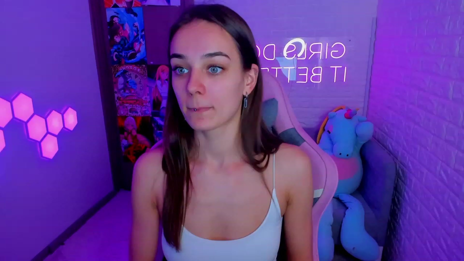 Gallery image thumbnail from AprilWong's myfreecams stream on, 02/14/2023, 13:15 image 13 of 20