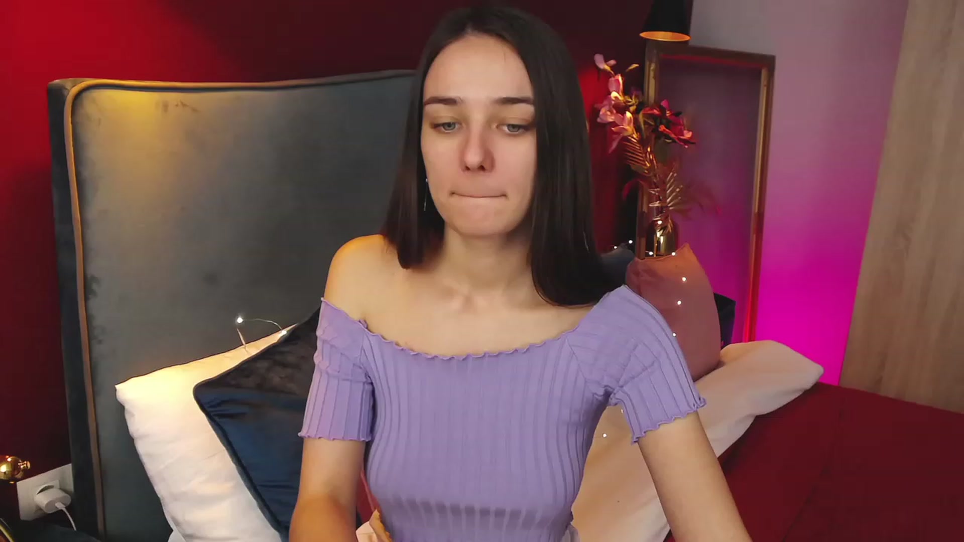 Gallery image thumbnail from AprilWong's myfreecams stream on, 03/18/2023, 15:17 image 11 of 20