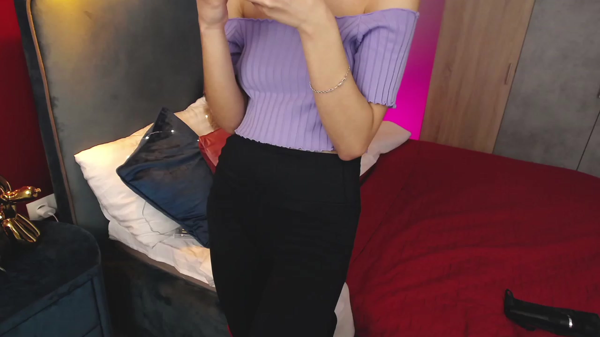 Gallery image thumbnail from AprilWong's myfreecams stream on, 03/18/2023, 18:38 image 7 of 20