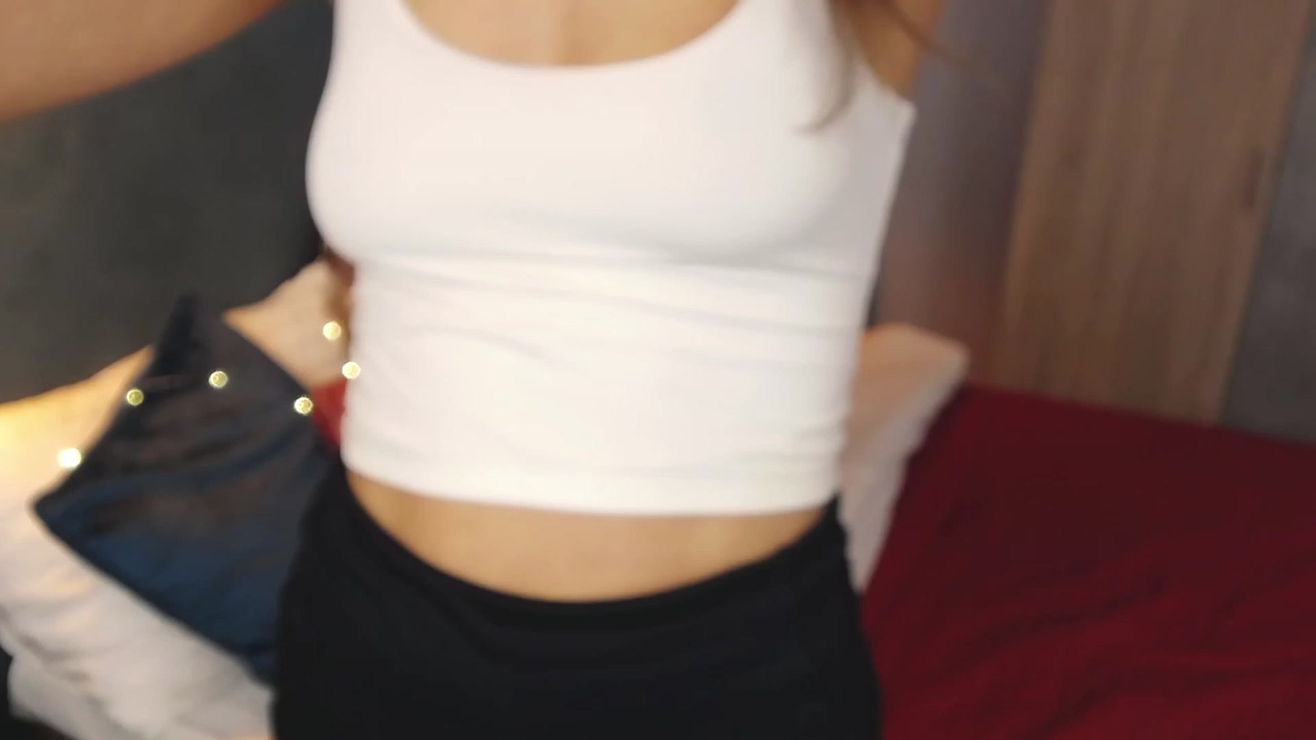 Gallery image thumbnail from AprilWong's myfreecams stream on, 03/18/2023, 19:41 image 15 of 20