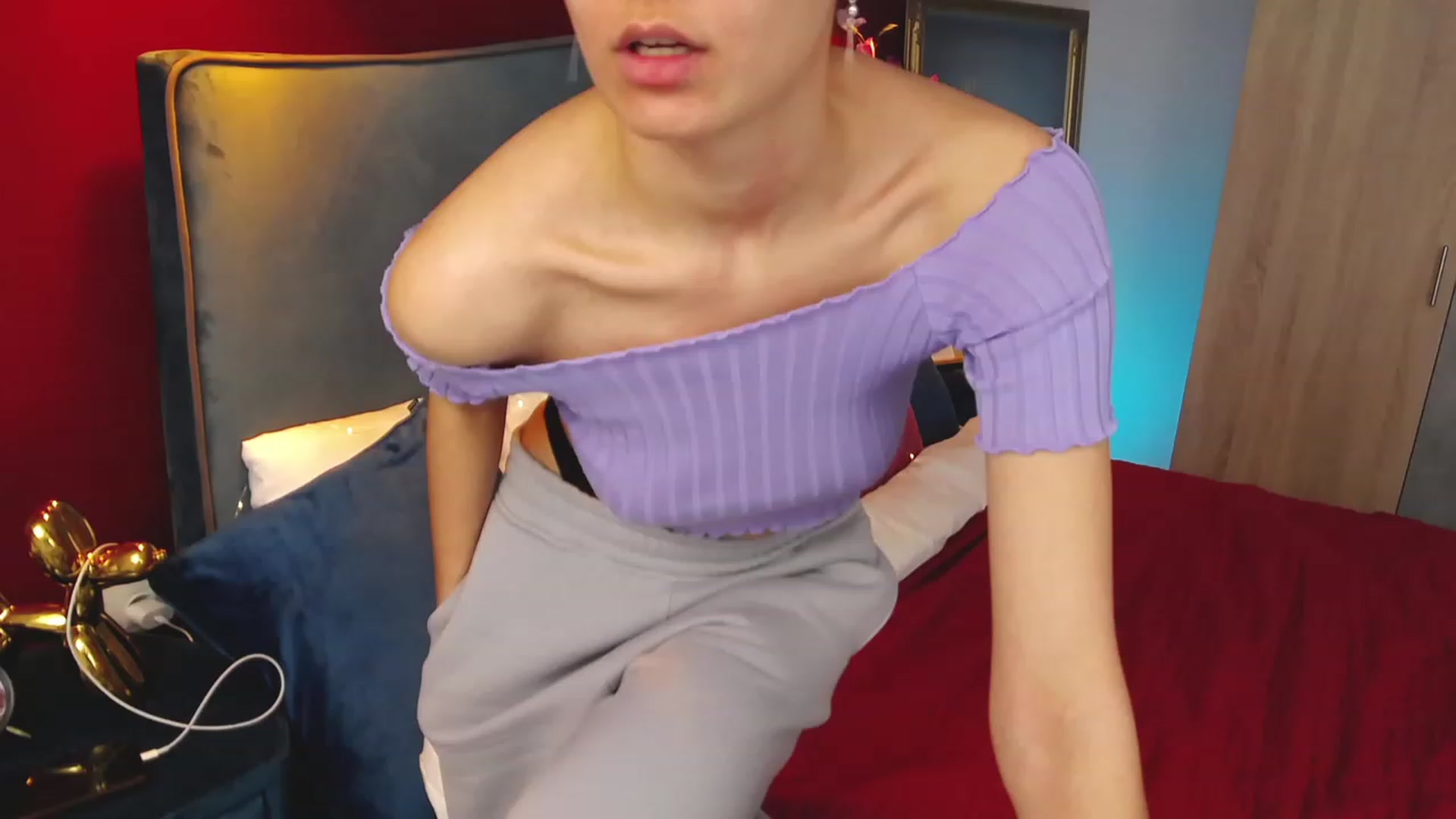 Gallery image thumbnail from AprilWong's myfreecams stream on, 03/26/2023, 08:26 image 13 of 20