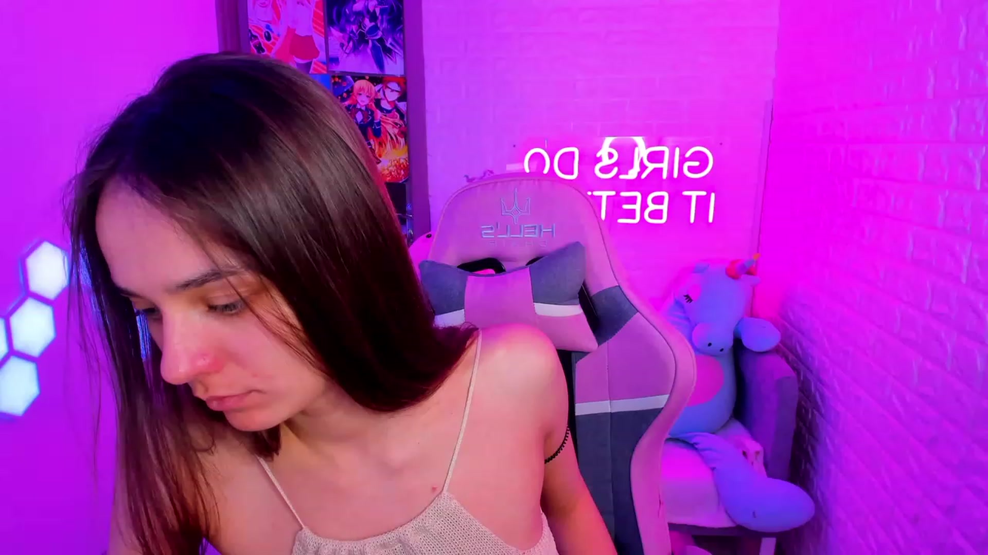 Gallery image thumbnail from AprilWong's myfreecams stream on, 04/09/2023, 13:14 image 17 of 20
