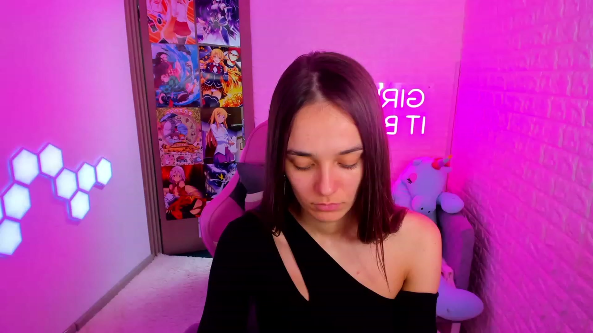 Gallery image thumbnail from AprilWong's myfreecams stream on, 04/09/2023, 19:00 image 20 of 20