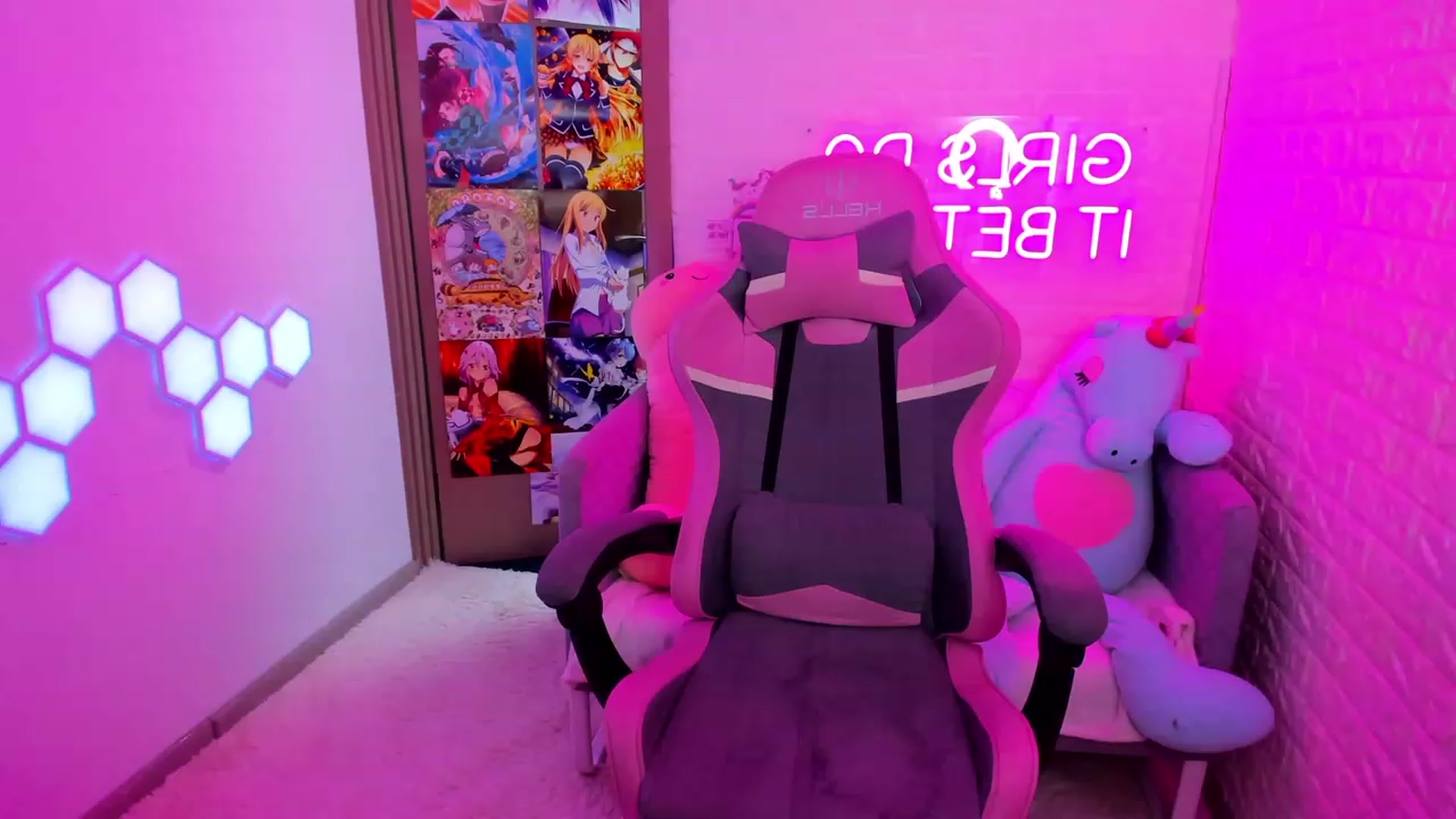 Gallery image thumbnail from AprilWong's myfreecams stream on, 04/09/2023, 19:00 image 16 of 20