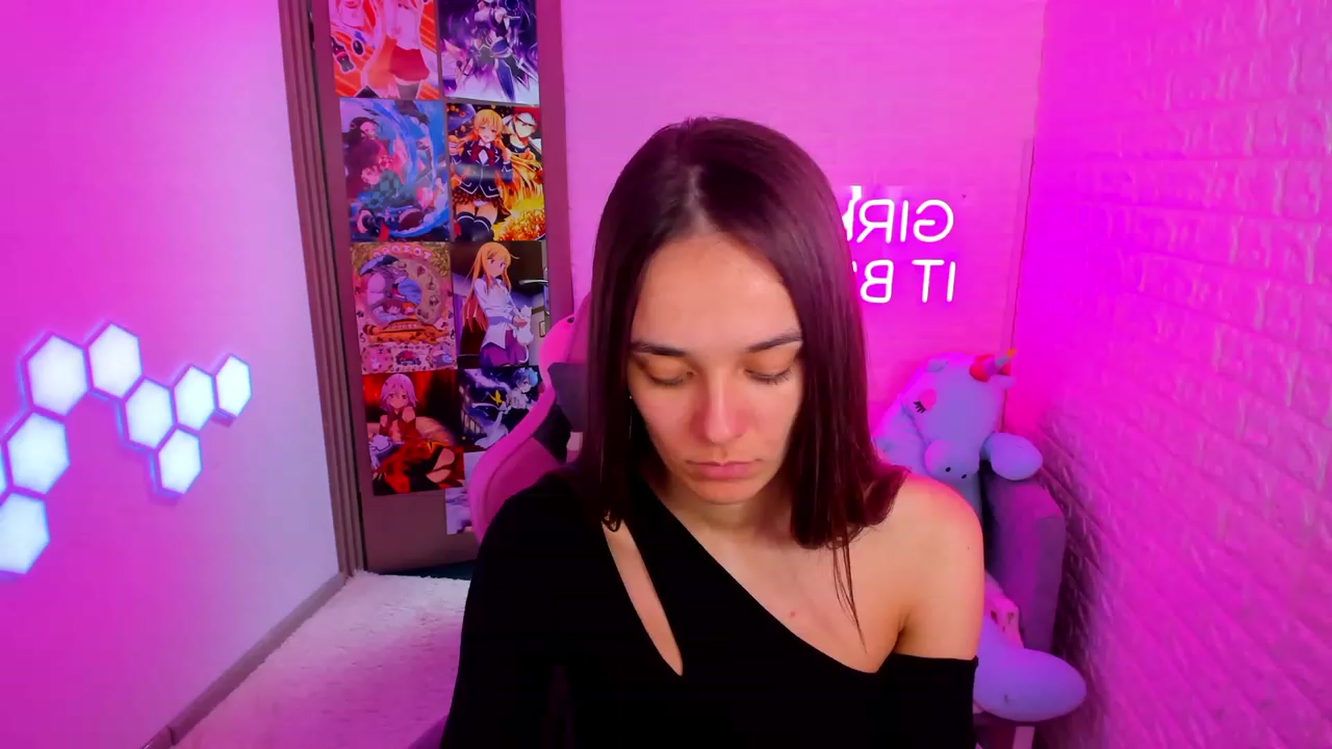 Gallery image thumbnail from AprilWong's myfreecams stream on, 04/09/2023, 19:00 image 19 of 20