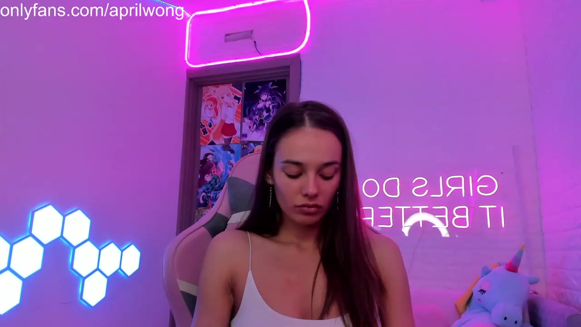 Gallery image thumbnail from AprilWong's myfreecams stream on, 05/18/2023, 17:29 image 14 of 20